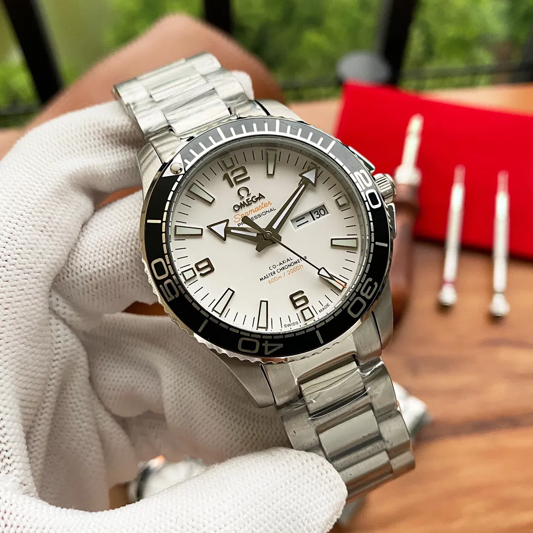 【Foreign trade import】💰1160! Omega🔥Latest design🔥Sports and leisure🎈🎈 [Type]: Boutique men's watch [Strap]: 316 stainless steel strap [Movement]: Top fully automatic mechanical movement [Mirror]: Mineral-strengthened glass (higher definition) Elegant taste Vast and majestic Ingenuity A treasure for the wrist Size: 43mm in diameter and 12mm thick Hot on the market! Welcome to reprint!