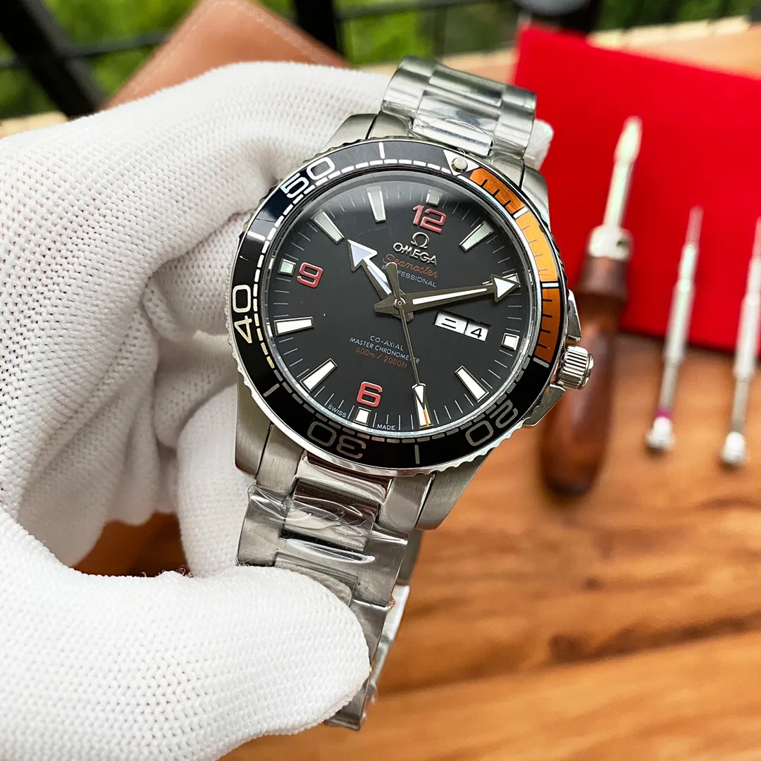 【Foreign trade import】💰1160! Omega🔥Latest design🔥Sports and leisure🎈🎈 [Type]: Boutique men's watch [Strap]: 316 stainless steel strap [Movement]: Top fully automatic mechanical movement [Mirror]: Mineral-strengthened glass (higher definition) Elegant taste Vast and majestic Ingenuity A treasure for the wrist Size: 43mm in diameter and 12mm thick Hot on the market! Welcome to reprint!