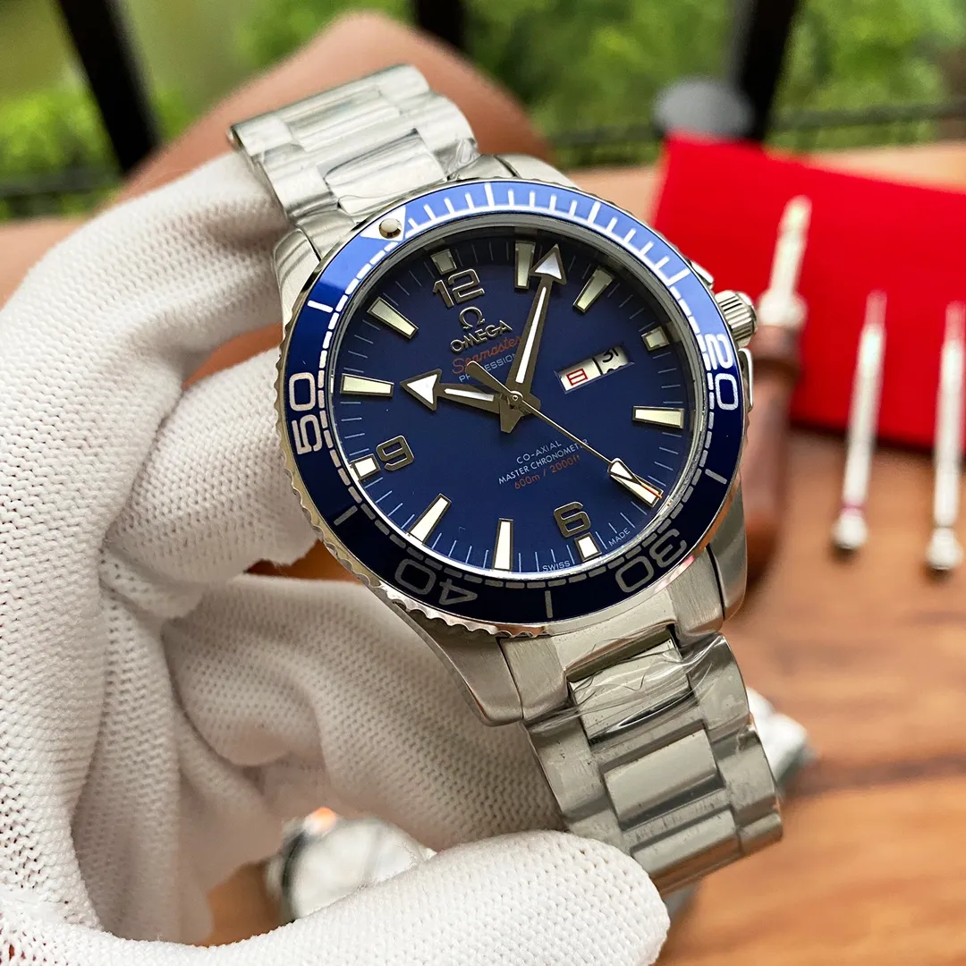 【Foreign trade import】💰1160! Omega🔥Latest design🔥Sports and leisure🎈🎈 [Type]: Boutique men's watch [Strap]: 316 stainless steel strap [Movement]: Top fully automatic mechanical movement [Mirror]: Mineral-strengthened glass (higher definition) Elegant taste Vast and majestic Ingenuity A treasure for the wrist Size: 43mm in diameter and 12mm thick Hot on the market! Welcome to reprint!