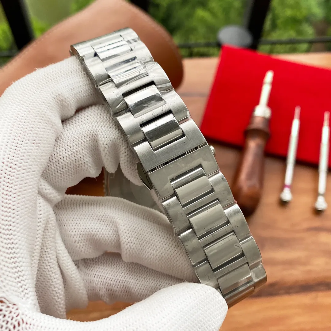 【Foreign trade import】💰1160! Omega🔥Latest design🔥Sports and leisure🎈🎈 [Type]: Boutique men's watch [Strap]: 316 stainless steel strap [Movement]: Top fully automatic mechanical movement [Mirror]: Mineral-strengthened glass (higher definition) Elegant taste Vast and majestic Ingenuity A treasure for the wrist Size: 43mm in diameter and 12mm thick Hot on the market! Welcome to reprint!