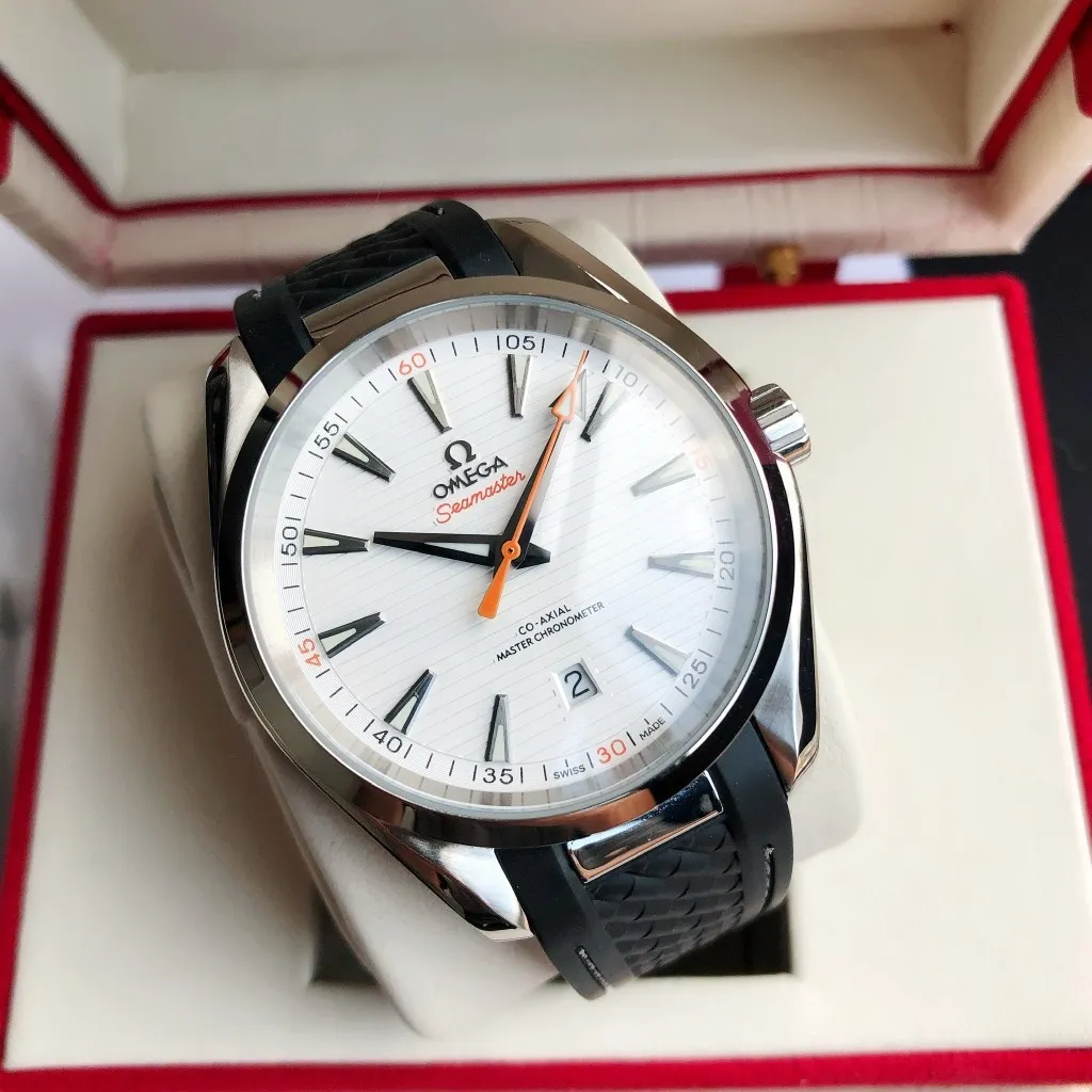 【Customized all-in-one machine】💰1720! Omega Seamaster 150-meter watch [Ocean charm, classic hot model] The classic and timeless design is very characteristic of the Omega brand [Movement] Equipped with the imported brand new Citizen 9015 all-in-one automatic mechanical movement, accurate travel time and long-lasting, highly recognized by watch friends [Case] 316L stainless steel case, modified and beautiful body, original consistent 41.5mm diameter, curved dial, depth waterproof to 200 meters [Bracelet] imported rubber strap Equipped with the original folding clasp of the same material, the details are synchronized with the original product ⚠️Please look for the exclusive quality produced by GD