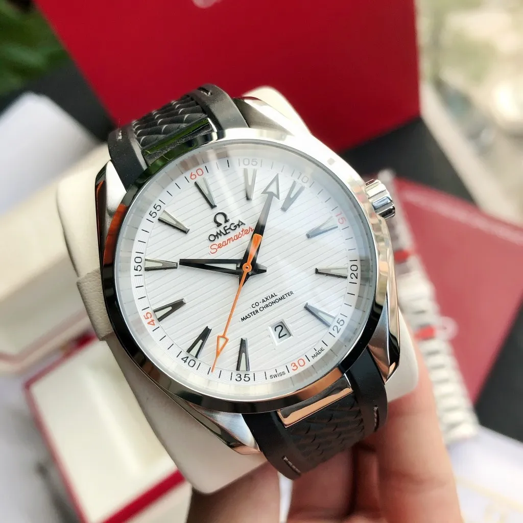 【Customized all-in-one machine】💰1720! Omega Seamaster 150-meter watch [Ocean charm, classic hot model] The classic and timeless design is very characteristic of the Omega brand [Movement] Equipped with the imported brand new Citizen 9015 all-in-one automatic mechanical movement, accurate travel time and long-lasting, highly recognized by watch friends [Case] 316L stainless steel case, modified and beautiful body, original consistent 41.5mm diameter, curved dial, depth waterproof to 200 meters [Bracelet] imported rubber strap Equipped with the original folding clasp of the same material, the details are synchronized with the original product ⚠️Please look for the exclusive quality produced by GD