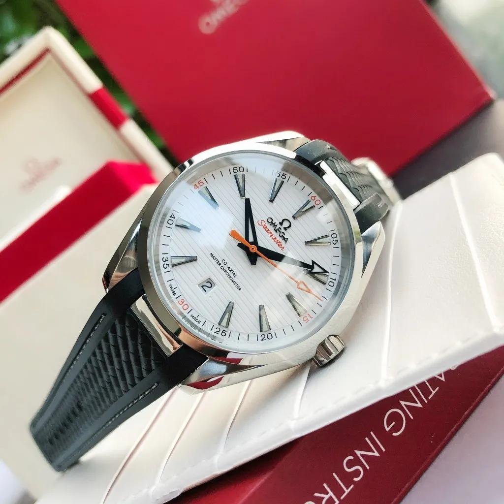 【Customized all-in-one machine】💰1720! Omega Seamaster 150-meter watch [Ocean charm, classic hot model] The classic and timeless design is very characteristic of the Omega brand [Movement] Equipped with the imported brand new Citizen 9015 all-in-one automatic mechanical movement, accurate travel time and long-lasting, highly recognized by watch friends [Case] 316L stainless steel case, modified and beautiful body, original consistent 41.5mm diameter, curved dial, depth waterproof to 200 meters [Bracelet] imported rubber strap Equipped with the original folding clasp of the same material, the details are synchronized with the original product ⚠️Please look for the exclusive quality produced by GD