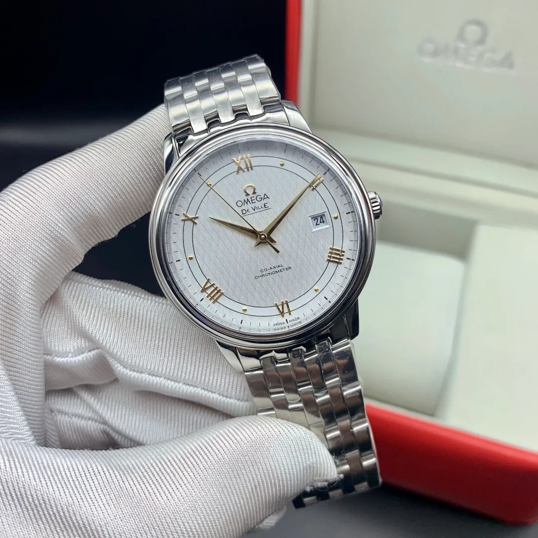 【High-end replica】💰1160! 【Customized all-in-one machine】💰1640! Omega's new arrival🔥🔥As a star hot-selling product✨✨basic model, the Diefei series⌚️⌚️ is favored by consumers with its classic and elegant design, and it is also the first choice for business! Reasons for recommendation: [Design]: This is the basic model of the Diefei series. It has an all-stainless steel case with the same brushed dial. The three hands are matched with the classic design of the 3⃣️ dot calendar window. The bottom cover is also engraved with the "God of Time" (a super primitive god from ancient Greek mythology, interpreting Omega's unique romantic meaning of time). A variety of dial elements are optional, and the steel skin is perfectly replaced. The simple atmosphere is suitable for different occasions, and the overall style is more youthful and energetic! [Configuration]: It adopts the imported Citizen 8215🇯🇵/9015 all-in-one movement, which has zero faults and more accurate travel time. The sapphire glass mirror is scratch-resistant and wear-resistant, the crown is polished to a perfect arc, and the brand logo "Ω" is clearly visible. [Size]: 39.5mmx11mm The overall appearance is elegant and gorgeous. Its style is suitable for formal wear, simplicity, fashion, literature and art, leisure, etc. It is the best choice for daily commuting and business negotiations! Welcome to order, make sure the quality🥂Worry-free after-sales🌹🌹