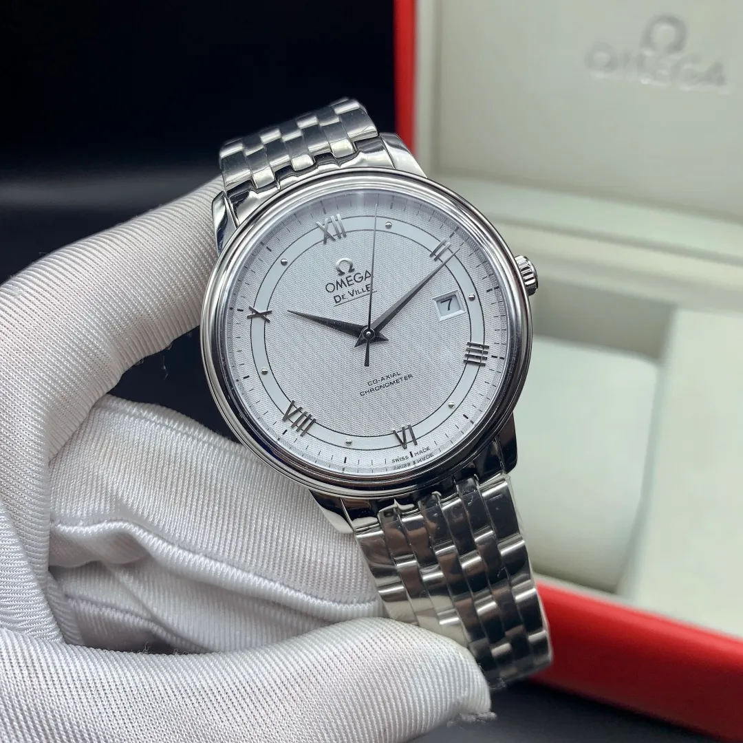 【High-end replica】💰1160! 【Customized all-in-one machine】💰1640! Omega's new arrival🔥🔥As a star hot-selling product✨✨basic model, the Diefei series⌚️⌚️ is favored by consumers with its classic and elegant design, and it is also the first choice for business! Reasons for recommendation: [Design]: This is the basic model of the Diefei series. It has an all-stainless steel case with the same brushed dial. The three hands are matched with the classic design of the 3⃣️ dot calendar window. The bottom cover is also engraved with the "God of Time" (a super primitive god from ancient Greek mythology, interpreting Omega's unique romantic meaning of time). A variety of dial elements are optional, and the steel skin is perfectly replaced. The simple atmosphere is suitable for different occasions, and the overall style is more youthful and energetic! [Configuration]: It adopts the imported Citizen 8215🇯🇵/9015 all-in-one movement, which has zero faults and more accurate travel time. The sapphire glass mirror is scratch-resistant and wear-resistant, the crown is polished to a perfect arc, and the brand logo "Ω" is clearly visible. [Size]: 39.5mmx11mm The overall appearance is elegant and gorgeous. Its style is suitable for formal wear, simplicity, fashion, literature and art, leisure, etc. It is the best choice for daily commuting and business negotiations! Welcome to order, make sure the quality🥂Worry-free after-sales🌹🌹