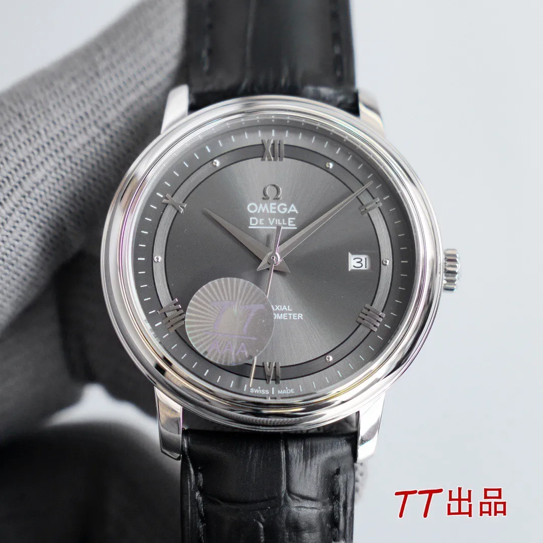 【High-end replica】💰1160! 【Customized all-in-one machine】💰1720! The first thing that comes to mind for the Omega De Ville series is its dignified, elegant, simple, simple, and unobtrusive appearance. Although simple, it is very delicate. The watches in this series are worn with a steady, cautious and steady character. Configuration parameters: Brand: Omega Series: Diefei series Movement: Imported Citizen 9015 all-in-one movement (upgraded version) Each movement undergoes strict QC calibration before shipment. Very strict, zero repairs. Design service life: 10 years. Case material: 316L stainless steel, CNC numerical control engraving, ultra-precision, waterproof depth 100 meters🏊‍♀🏊🏊 Lettering: The latest version of the disc flying track lettering, the word nails are butt welded and inlaid with the same process as the genuine ones (the first in the industry) Table diameter: 39.5*9.7mm (the only one on the market that is consistent with the genuine ones) Product grade: Super A Glass: Imported sapphire glass (0 difference in exposure and transparency compared with the original) Belt: Genuine American alligator leather strap (black/brown) Steel strap: 316L steel professionally polished by top masters /Gloss/Smoothness/Comfort/The same quality as genuine ones. Buttons: Original easy-to-tie pin buckles. Steel buckles: Original mold opening. Same craftsmanship. Same functions. "Manually extendable buckle"