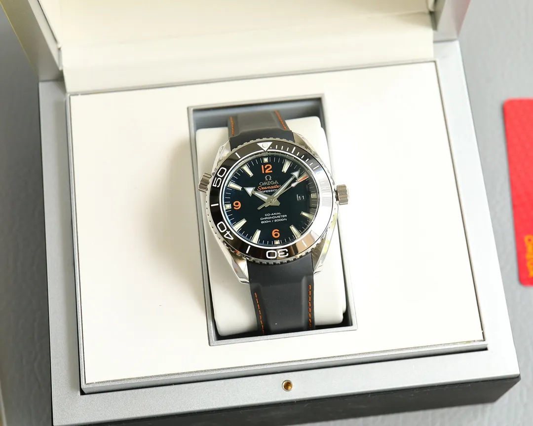 【High-end replica】💰1240! 【Customized all-in-one machine】💰1720! 【Top Replica】💰Private chat! In 2022, Omega officially strongly recommends the Planet Ocean 600-meter diving watch with exclusive quality on the entire network [Movement] Equipped with coaxial 8900 splint, corrected movement 8900 restoration all-in-one machine [Buckle] Genuine belt original buckle [Glass] Anti-scratch and wear-resistant blue light glass [Case] ​​Made of 316L stainless steel case, equipped with the only one-way rotating ceramic ring in its class. Three degrees waterproof, watch diameter 43.5mm×13mm