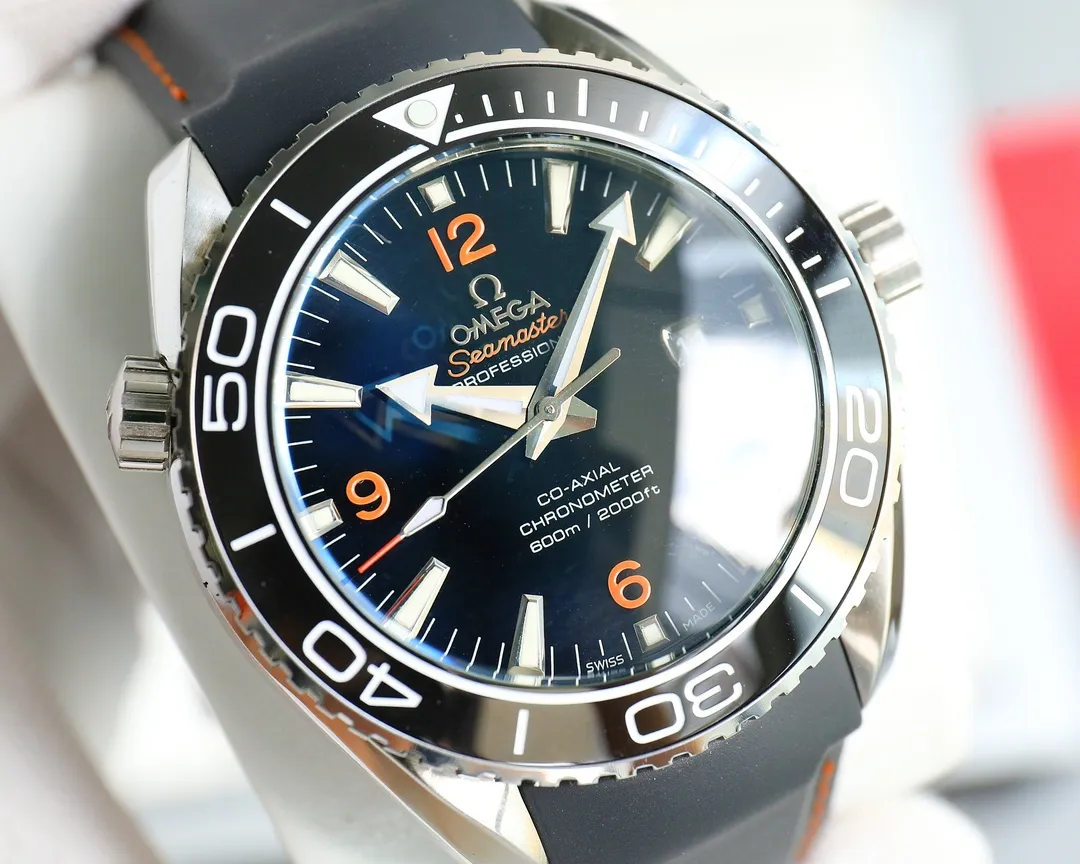 【High-end replica】💰1240! 【Customized all-in-one machine】💰1720! 【Top Replica】💰Private chat! In 2022, Omega officially strongly recommends the Planet Ocean 600-meter diving watch with exclusive quality on the entire network [Movement] Equipped with coaxial 8900 splint, corrected movement 8900 restoration all-in-one machine [Buckle] Genuine belt original buckle [Glass] Anti-scratch and wear-resistant blue light glass [Case] ​​Made of 316L stainless steel case, equipped with the only one-way rotating ceramic ring in its class. Three degrees waterproof, watch diameter 43.5mm×13mm