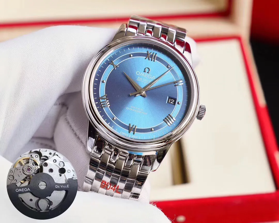 【Foreign trade import】💰2360! Omega-Diefei Series‼ ️ Simple and elegant, with a very obvious sense of post-modernism. The elegant and slim appearance, combined with the simple and elegant design, perfectly interprets the classic charm of the original elegant business. The size of the watch is 39.5 mm x 10 mm. The literal scales and hands all inherit the original craftsmanship. They are first polished and then rhodium-plated to ensure permanent luster and amazing temperament. The resistor LOGO on the plate is well curved and the edges are chamfered naturally. It seems small and exquisite, not worth mentioning, but in fact the craftsmanship is complicated and contains a lot of things. The brushing process of the bottom cover is consistent with the original product, and the position and details of the embossed Logo are of the highest quality in the market. The brushing process of the bottom cover is consistent with the original product, and the position and details of the embossed Logo are of the highest quality in the market. It adopts the super stable Japanese 8215 movement, truly achieving zero repairs. 🔥Top product, high quality products constantly🔥