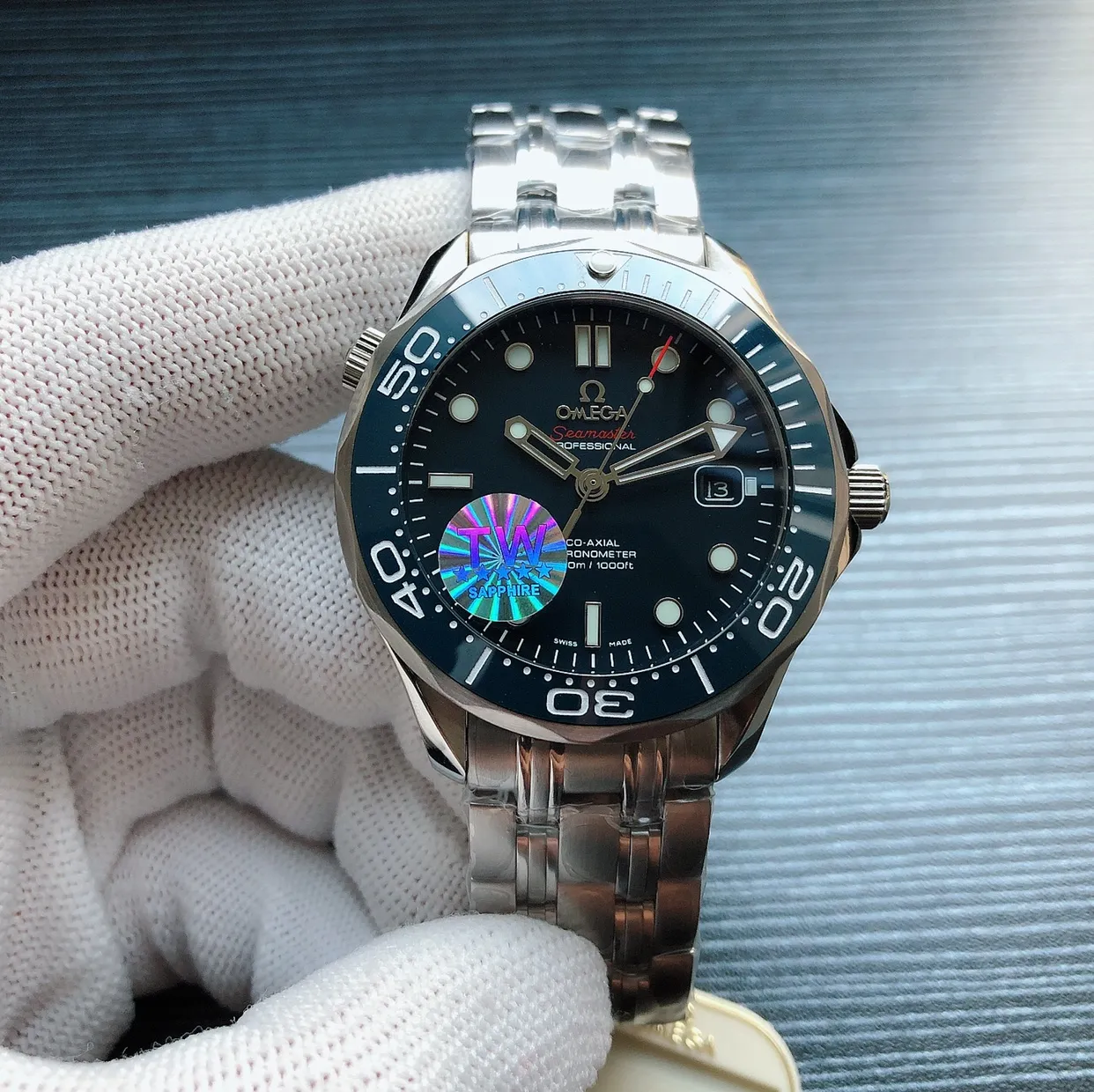 OMEGA OMEGA Seamaster 300 🎮T2 original mold opening, fine workmanship details, diameter 41mm, large factory case cover, case and strap 316L stainless steel CNC full processing, repeated modifications, striving for perfection, using imported curved sapphire mirror, blue coating consistent with genuine products. 🎮Factory quality is strictly QC, and each watch movement is tested to ensure that it reaches the observatory level certification. It is equipped with the new Citizen 8215 movement, 50 meters waterproof, essential packaging for delivery and travel, and a genuine leather Omega travel box. It can withstand comparison at the same level and is a must-have for entry-level watches! Produced by TW, it must be a high-quality product. We focus on your attention. There is a kind of pride called Made in China. 🎮 Sanjie exquisitely recommends men’s mechanical watches. SJ carefully creates super-real physical pictures for you.