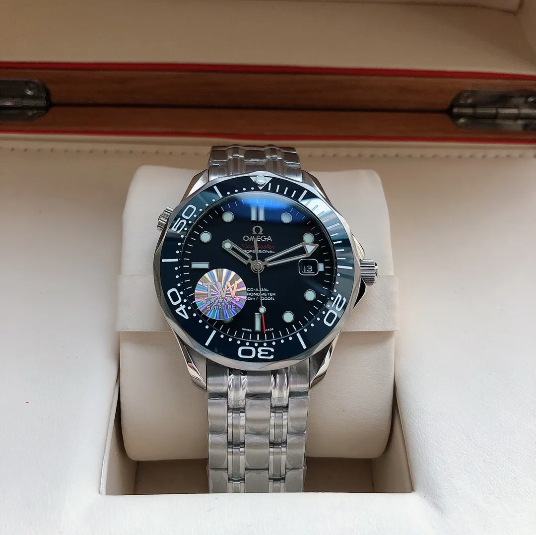 OMEGA OMEGA Seamaster 300 🎮T2 original mold opening, fine workmanship details, diameter 41mm, large factory case cover, case and strap 316L stainless steel CNC full processing, repeated modifications, striving for perfection, using imported curved sapphire mirror, blue coating consistent with genuine products. 🎮Factory quality is strictly QC, and each watch movement is tested to ensure that it reaches the observatory level certification. It is equipped with the new Citizen 8215 movement, 50 meters waterproof, essential packaging for delivery and travel, and a genuine leather Omega travel box. It can withstand comparison at the same level and is a must-have for entry-level watches! Produced by TW, it must be a high-quality product. We focus on your attention. There is a kind of pride called Made in China. 🎮 Sanjie exquisitely recommends men’s mechanical watches. SJ carefully creates super-real physical pictures for you.