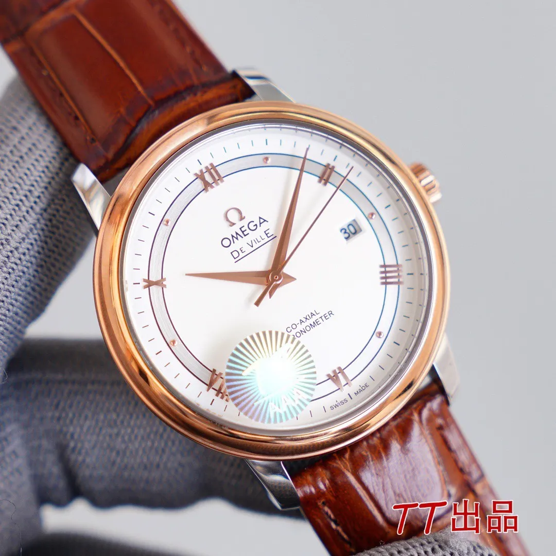 【High-end replica】💰1160! 【Customized all-in-one machine】💰1720! The first thing that comes to mind for the Omega De Ville series is its dignified, elegant, simple, simple, and unobtrusive appearance. Although simple, it is very delicate. The watches in this series are worn with a steady, cautious and steady character. Configuration parameters: Brand: Omega Series: Diefei series Movement: Imported Citizen 9015 all-in-one movement (upgraded version) Each movement undergoes strict QC calibration before shipment. Very strict, zero repairs. Design service life: 10 years. Case material: 316L stainless steel, CNC numerical control engraving, ultra-precision, waterproof depth 100 meters🏊‍♀🏊🏊 Lettering: The latest version of the disc flying track lettering, the word nails are butt welded and inlaid with the same process as the genuine ones (the first in the industry) Table diameter: 39.5*9.7mm (the only one on the market that is consistent with the genuine ones) Product grade: Super A Glass: Imported sapphire glass (0 difference in exposure and transparency compared with the original) Belt: Genuine American alligator leather strap (black/brown) Steel strap: 316L steel professionally polished by top masters /Gloss/Smoothness/Comfort/The same quality as genuine ones. Buttons: Original easy-to-tie pin buckles. Steel buckles: Original mold opening. Same craftsmanship. Same functions. "Manually extendable buckle"