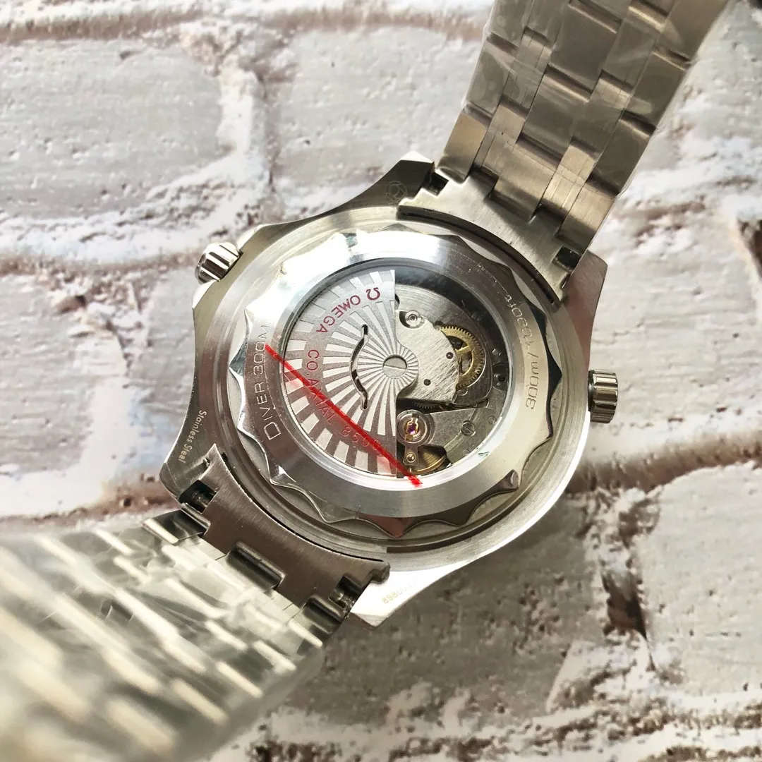 【High-end replica】💰1160! Omega Seamaster series ceramic ring is produced with strict and consistent details. 🇨🇳Original synchronization, the same size of 42mm, equipped with fully automatic imported mechanical Citizen movement, and the mystery is optional. ✈️On the occasion of the 25th anniversary of the advent of diving watches, the new classic Seamaster series 300-meter diving watch was born against this background. This watch produced by Qiao Qiao really innovates and changes the brand's Haima series from the inside out.
