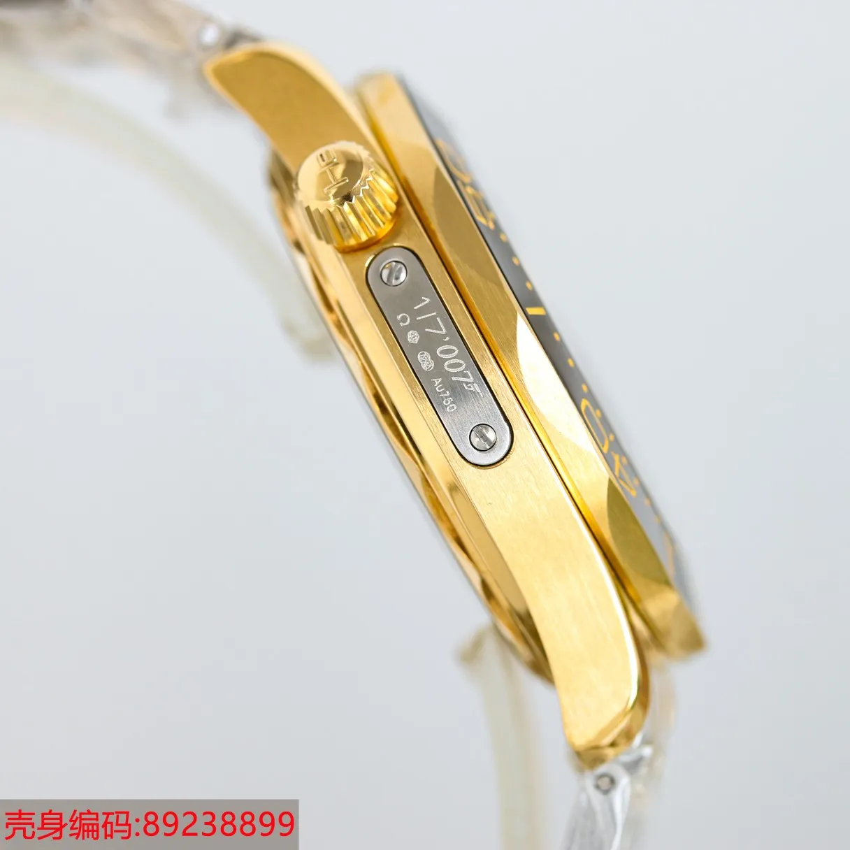【High-end replica】💰1300! 【Customized all-in-one machine】💰1900! Omega Seamaster 007 First Anniversary Series 300-meter Diving Watch is of exclusive quality on the entire network. [Movement] It is equipped with a brand new Citizen all-in-one fully automatic mechanical movement imported from Japan, which truly achieves zero repairs, accurate running time, strong practicality and 100% waterproof. [Glass] High-definition double-bore sapphire glass [Ceramic ring] Imported ceramic ring with 12-point sapphire moonlight beads (beautiful/high-end) [Pointer] Super-LumiNova luminous coating, blue and green two-color luminous, green luminous display on the minute hand with green luminous dot on the bezel for diving oxygen countdown [Turbo plate] Corresponds to the original 8800, 8806, 8807 electroplated metal rotor [Literal] Corresponds to the counter Haima 300 porcelain surface craftsmanship (the visual effect beats ordinary oil pressure) [Case] Made of 316L fine steel case, equipped with the only original ceramic one-way rotating chronograph ring in its class. The pressure relief valve on the side of the case is the same as the original one. The watch diameter is 42/11mm, the official perfect size, with the latest 007 logo on the side