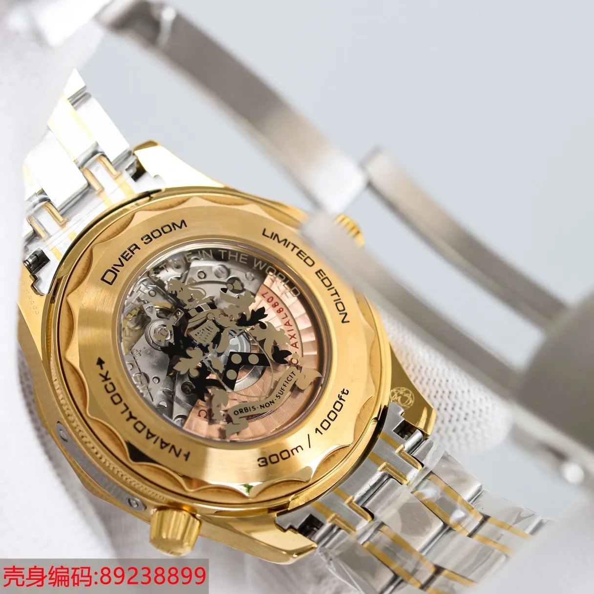 【High-end replica】💰1300! 【Customized all-in-one machine】💰1900! Omega Seamaster 007 First Anniversary Series 300-meter Diving Watch is of exclusive quality on the entire network. [Movement] It is equipped with a brand new Citizen all-in-one fully automatic mechanical movement imported from Japan, which truly achieves zero repairs, accurate running time, strong practicality and 100% waterproof. [Glass] High-definition double-bore sapphire glass [Ceramic ring] Imported ceramic ring with 12-point sapphire moonlight beads (beautiful/high-end) [Pointer] Super-LumiNova luminous coating, blue and green two-color luminous, green luminous display on the minute hand with green luminous dot on the bezel for diving oxygen countdown [Turbo plate] Corresponds to the original 8800, 8806, 8807 electroplated metal rotor [Literal] Corresponds to the counter Haima 300 porcelain surface craftsmanship (the visual effect beats ordinary oil pressure) [Case] Made of 316L fine steel case, equipped with the only original ceramic one-way rotating chronograph ring in its class. The pressure relief valve on the side of the case is the same as the original one. The watch diameter is 42/11mm, the official perfect size, with the latest 007 logo on the side