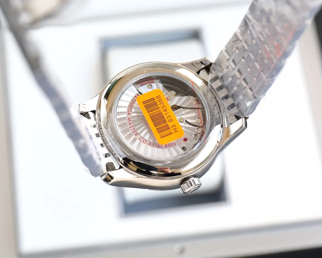 【High-end replica】💰1240! 【Customized all-in-one machine】💰1760! Omega De Ville series men's mechanical watch, a new upgraded version will arrive in 2023. The modified quality is exclusively customized with a special design of the 8500 movement splint. [Movement] Re-engraved and restored 8500 coaxial movement, with a see-through bottom showing the movement at a glance, perfectly presented. [Case] 316L stainless steel case, made with exclusive CNC technology, with arched wear-resistant super strong glass, clear text lines and well-proportioned checkering. Three degrees waterproof, watch diameter 41/11mm [Watch chain] Italian imported cowhide leather strap with original folding clasp or 316 stainless steel original clasp optional. The exclusive quality code is 83145368.