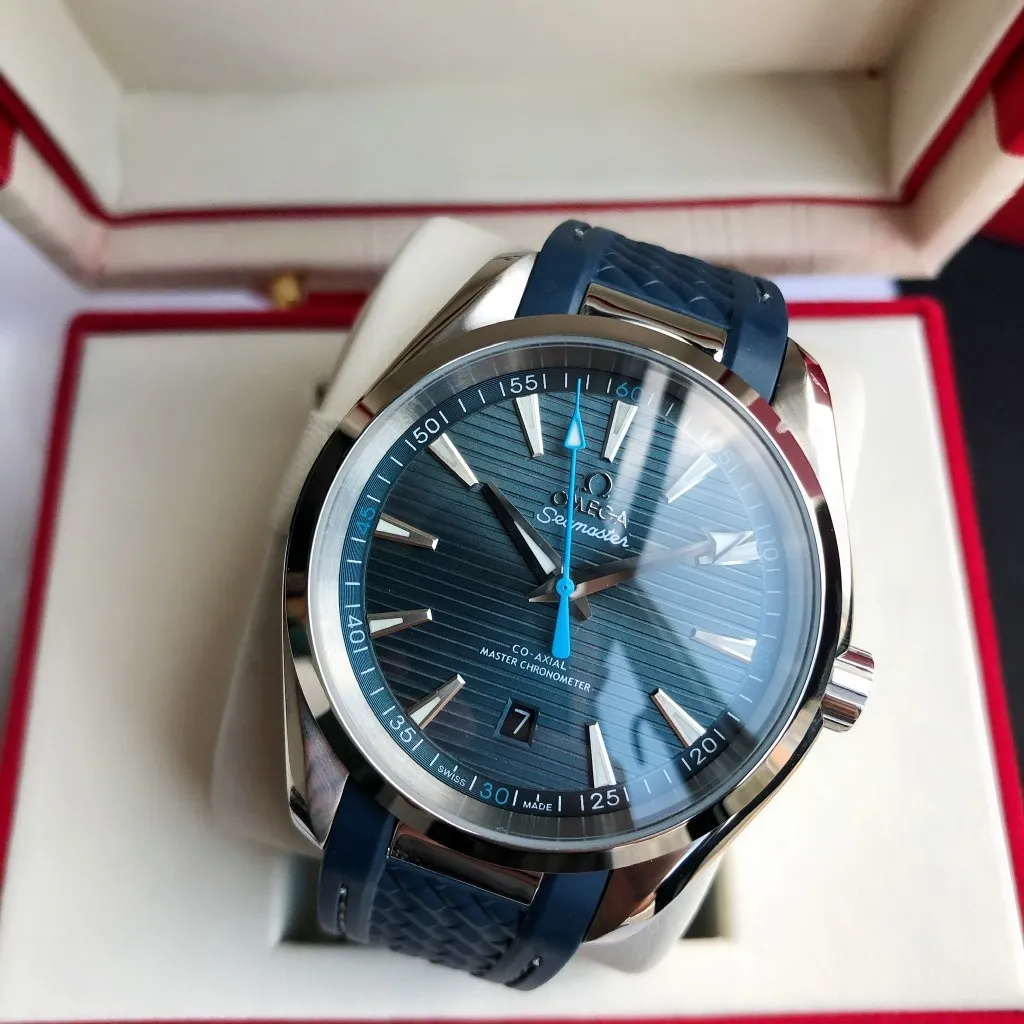 【Customized all-in-one machine】💰1720! Omega Seamaster 150-meter watch [Ocean charm, classic hot model] The classic and timeless design is very characteristic of the Omega brand [Movement] Equipped with the imported brand new Citizen 9015 all-in-one automatic mechanical movement, accurate travel time and long-lasting, highly recognized by watch friends [Case] 316L stainless steel case, modified and beautiful body, original consistent 41.5mm diameter, curved dial, depth waterproof to 200 meters [Bracelet] imported rubber strap Equipped with the original folding clasp of the same material, the details are synchronized with the original product ⚠️Please look for the exclusive quality produced by GD