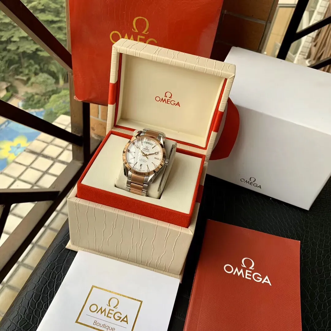 【Foreign trade import】💰1120! OMEGA-OMEGA‼ ️The classic timepiece of the Seamaster series🌹🌹🌹 has a tough appearance, and every detail celebrates the legend of the ocean. The dial design is unique and eye-catching. It adopts a gray dial decorated with "teak concept" vertical texture. The calendar window at 3 o'clock and the day display in the window at 6 o'clock use a trapezoid-like shape. Creativity can be seen in the details. The wear-resistant sapphire mirror provides comprehensive protection for this unique dial. Built-in fully automatic mechanical movement 🔥 Top-quality products are constantly produced 🔥