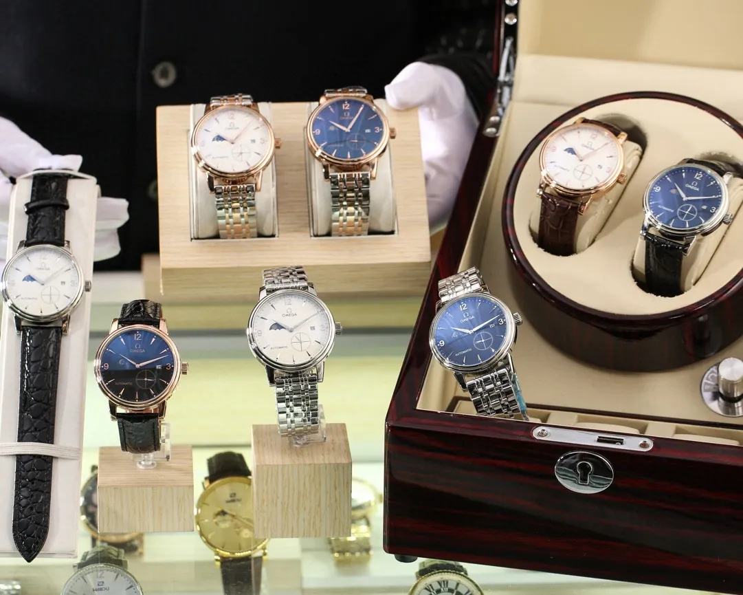 【Foreign trade import】💰1300! Omega (top quality, outstanding debut) 🎉🎉 [Type]: Boutique men's watch (top), exquisite quality [Strap]: Genuine leather/316L stainless steel strap (durable) [Movement]: Top mechanical movement (stable) [Material]: Mineral super strong mirror (wear-resistant) Exquisite quality, generous style, excellent temperament, wise and exclusive [Size]: 42mm diameter, 12mm thick, hot sale! Welcome to reprint!