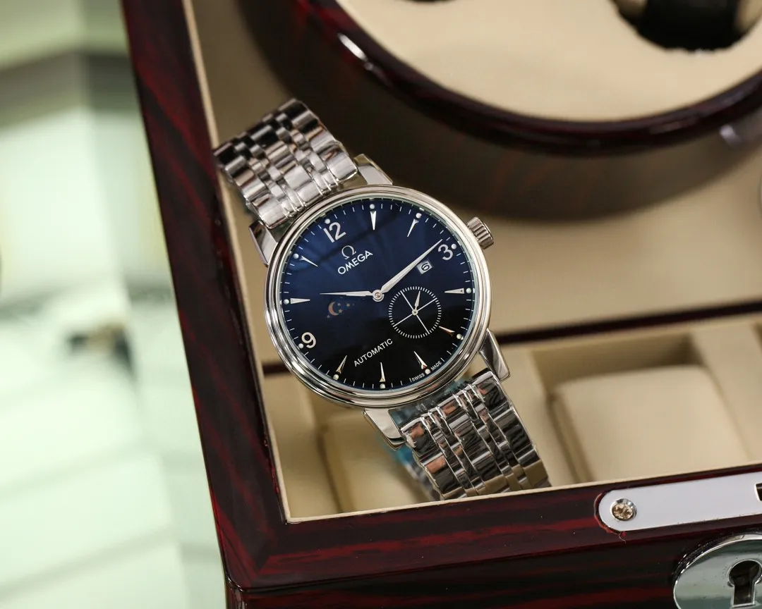 【Foreign trade import】💰1300! Omega (top quality, outstanding debut) 🎉🎉 [Type]: Boutique men's watch (top), exquisite quality [Strap]: Genuine leather/316L stainless steel strap (durable) [Movement]: Top mechanical movement (stable) [Material]: Mineral super strong mirror (wear-resistant) Exquisite quality, generous style, excellent temperament, wise and exclusive [Size]: 42mm diameter, 12mm thick, hot sale! Welcome to reprint!