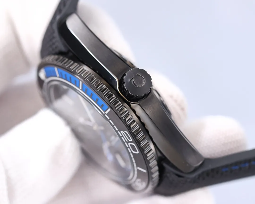 【Top replica】💰3300! Omega Planet Ocean 600 meters, the entire series of deep-sea black watches once again reach the top! Five codes in one, warranty card, diamond card, observatory certification card, hang tag, etc. Exclusive number 87895505, exclusive quality, exclusive packaging. In 2021, the official website strongly recommends the exclusive quality of the Seamaster series 600-meter diving watch [Model] 215.32.44.21.01.001 [Movement] Equipped with 8900/8906 automatic mechanical movement, original see-through design, revised movement, accurate running time, strong practicality, 100% waterproof [Glass] With arched wear-resistant glass, table diameter 45.5mm, thickness 15.5mm [Case] Made of 316L stainless steel, post-processed and polished, equipped with the only original ceramic ring in its class with an original one-way rotating timing ring. [Watch strap] Belt/tape/steel strap, buckle steel strap 316L fine steel brushed and polished, Italian imported cowhide with imported frog glue, steel strap with same-class original Omega stretch buckle, fine-adjustable buckle, same-class value, please certify the exclusive details, the exclusive quality code is 87895505 Authentic copy-Reprint🔥Top product, high quality products constantly🔥