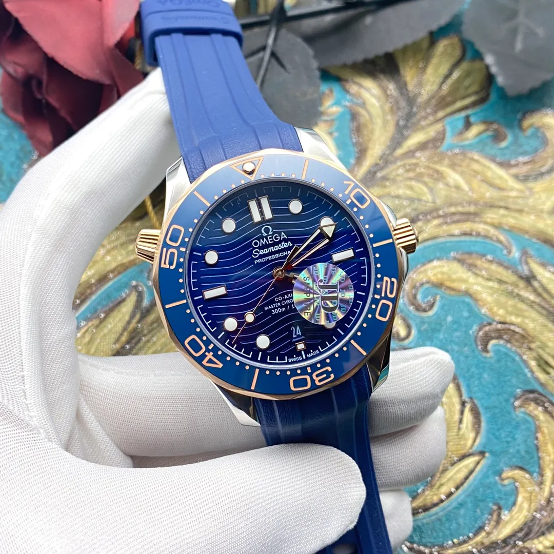 The OMEGA Seamaster 300 series has won the hearts of many people with its unique design and excellent performance. The watch inherits the glorious marine legend. Combining artistic innovation with current design concepts. Brand: OMEGA Series: Seamaster Diving 300 Meter Ocean Watch Movement: 8800 Strap: Nine-bead steel strap and rubber strap (1:1) Size: 42mm13mm Material: 316 stainless steel