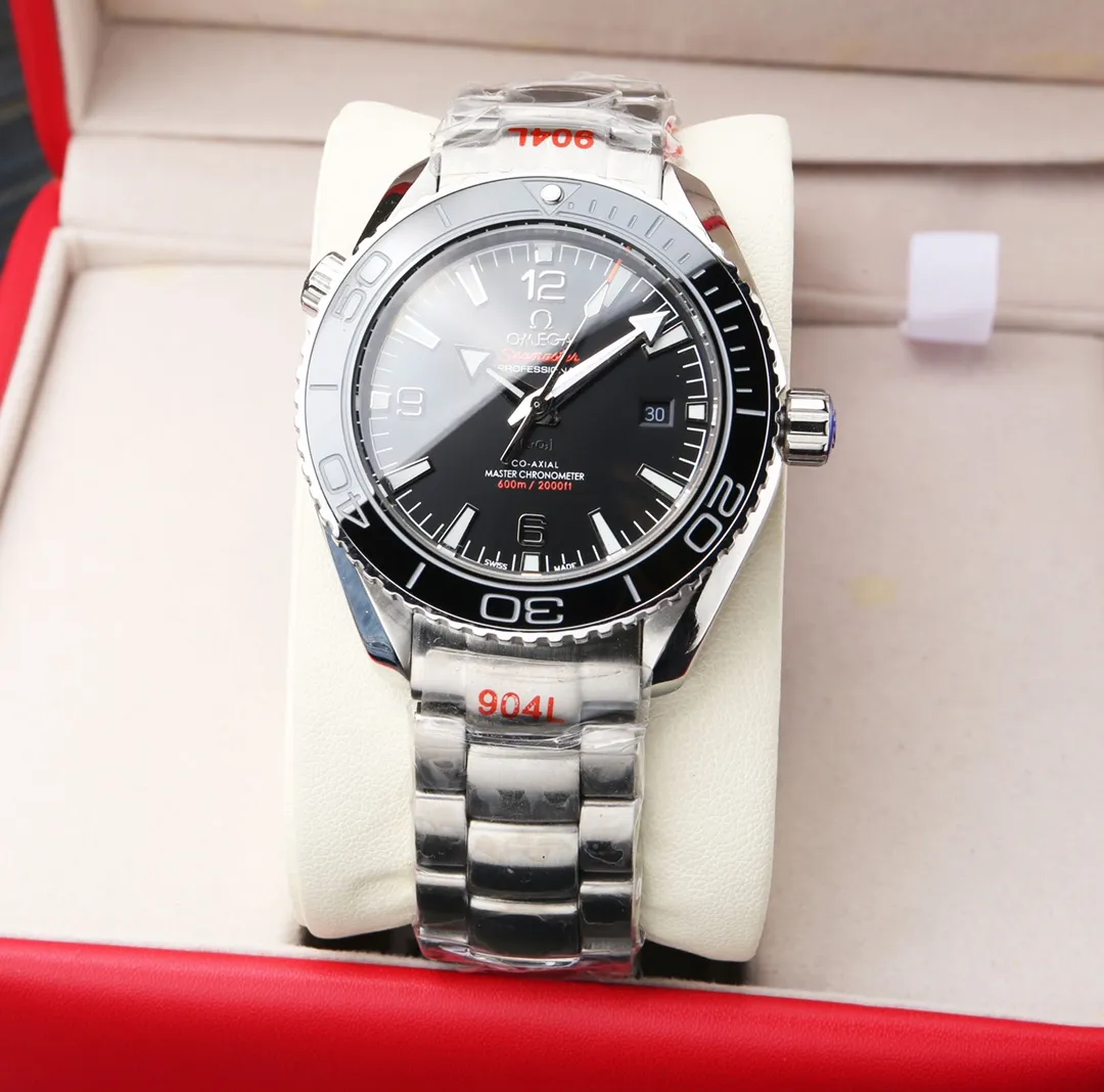 【High-end replica】💰1240! 【Customized all-in-one machine】💰1720! Omega-Seamaster 600m series! The new Omega Seamaster 600-meter diving watch is the most popular watch recently and its popularity is so high🔥🔥🔥 In terms of case workmanship, it has been upgraded to a higher level. The case is alternately brushed and polished, and the sides of the case are brushed to form a light and dark effect (the "twisted lugs" formed by the combination of brushing and polishing are a major feature of Omega), making it rich in texture. 💙We are committed to configuring tapes that are comparable to the workmanship of major manufacturers. The official website synchronizes the ice blue night light with super strong, special ceramic ring mouth, size 43MM, equipped with original Citizen new machine, creating a high-quality series with zero repair.