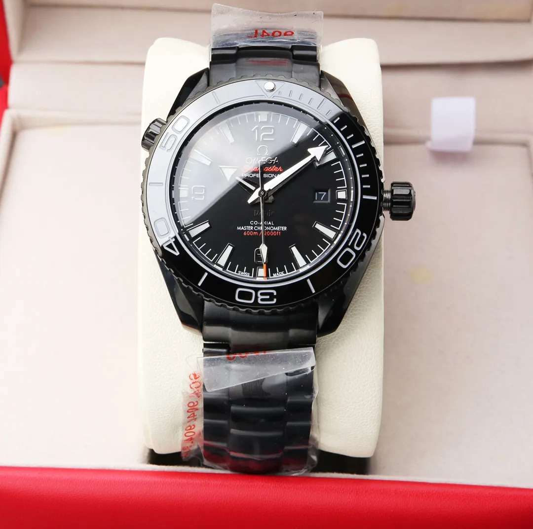 【High-end replica】💰1240! 【Customized all-in-one machine】💰1720! Omega-Seamaster 600m series! The new Omega Seamaster 600-meter diving watch is the most popular watch recently and its popularity is so high🔥🔥🔥 In terms of case workmanship, it has been upgraded to a higher level. The case is alternately brushed and polished, and the sides of the case are brushed to form a light and dark effect (the "twisted lugs" formed by the combination of brushing and polishing are a major feature of Omega), making it rich in texture. 💙We are committed to configuring tapes that are comparable to the workmanship of major manufacturers. The official website synchronizes the ice blue night light with super strong, special ceramic ring mouth, size 43MM, equipped with original Citizen new machine, creating a high-quality series with zero repair.