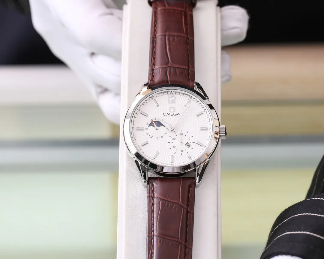 【Foreign trade import】💰1280! Omega (exquisite, wise work) values ​​quality Type: Exquisite men's watch (more excellent) Best design Strap: Genuine cowhide/316L stainless steel strap (more durable) Very popular Movement: Top mechanical movement (stable) Material: Mineral super strong mirror (wear-resistant) Real man's wise style Strong three-dimensional sense Special design Return with great reputation Size: 40mm diameter 12mm thick Smart launch! Welcome to reprint!