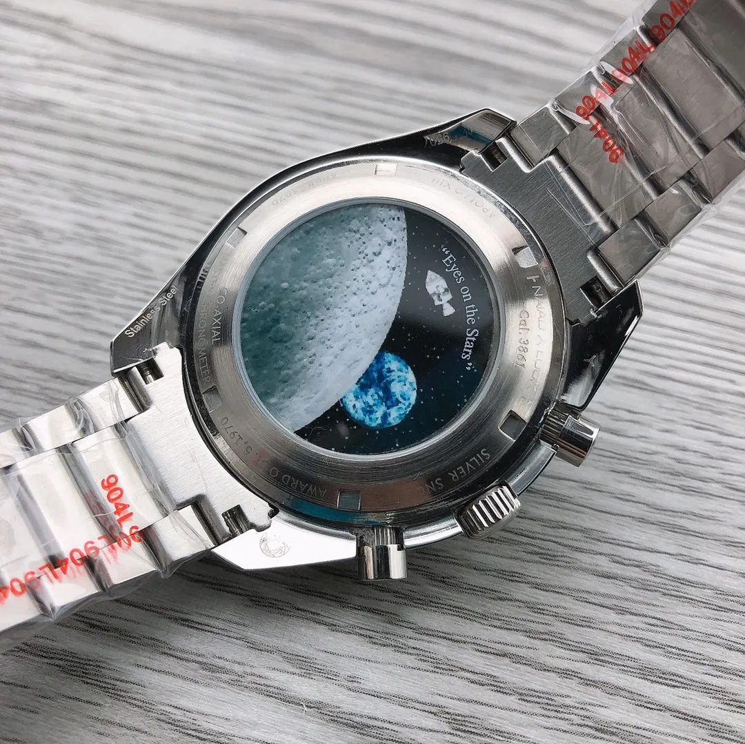 【Foreign Trade Import】💰1720! OMEGA 🎮K16 Speedmaster Series 310.32.42.50.02.001 "Snoopy Award" 50th Anniversary Watch This new product, known as the "Third Generation Snoopy Commemorative" watch, has attracted the attention of many people since its launch. The silver dial is decorated with angular hour markers and hands treated with blue PVD. The watch is equipped with a blue zirconia [ZrO2] ceramic bezel and is decorated with a white enamel tachymeter scale. The side of the 42mm stainless steel case has been finely polished to show a delicate luster, and it has a built-in imported VK chronograph quartz movement. 🎮Sanjie exquisitely recommends men’s multifunctional quartz watches. SJ carefully creates ultra-realistic photo shoots for you.
