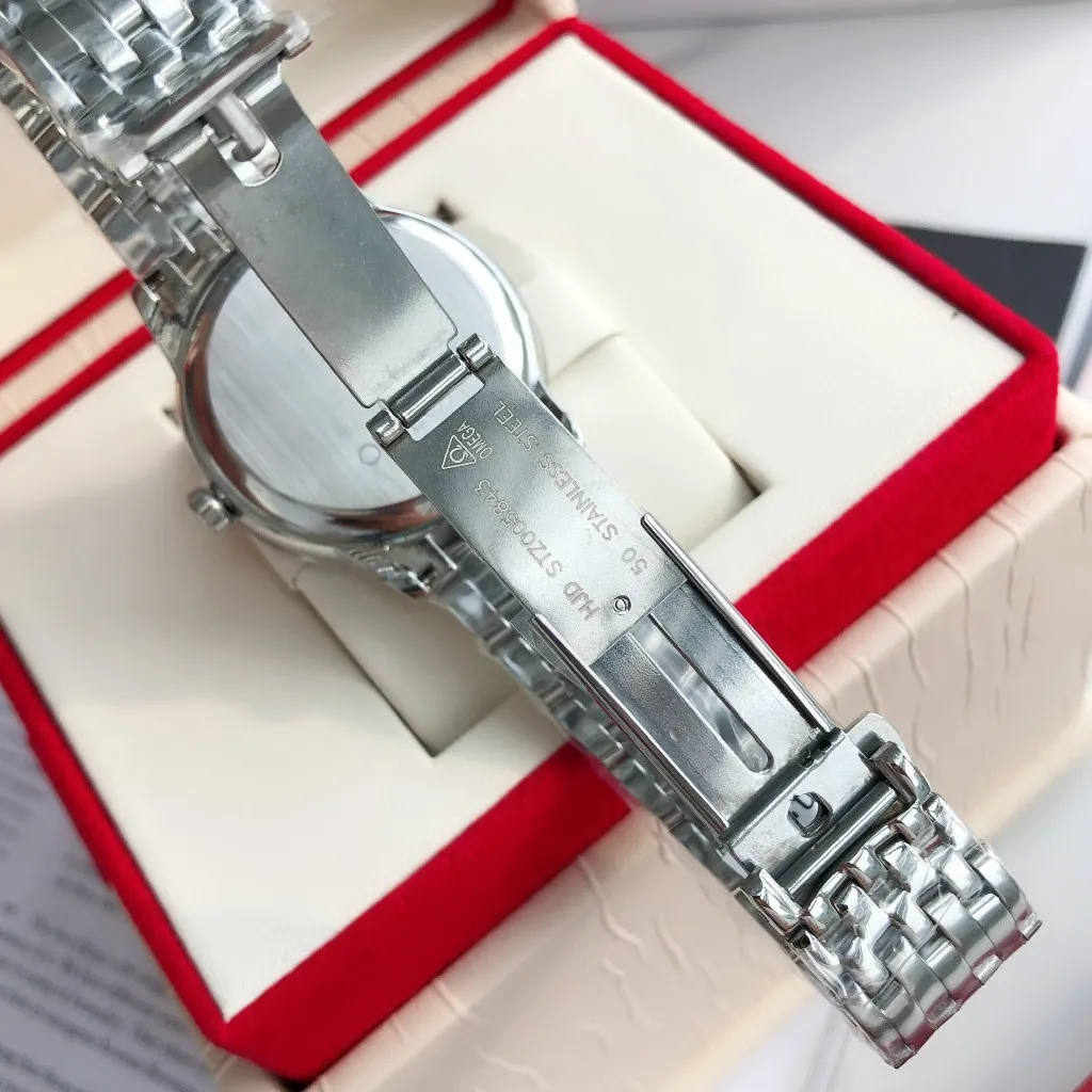 【High-end replica】💰1160! 【Customized all-in-one machine】💰1720! 2023 upgraded blockbuster model - Omega Butterfly De Ville series men's watch [Casual, simple and classic hot model] After the De Ville series was discontinued last year, the factory persisted in adhering to the concept of providing better prices and being more people-friendly. It spent nearly a year strictly controlling and selecting high-quality suppliers of various accessories. Thanks to the strong support of a replica factory, it has worked hard to create today's upgraded and high-quality products at the same price‼ ️ This upgrade uses the same-level lettering from a certain factory, corrects the original synchronous stretch clasp, and passes the factory damage test to ensure excellent quality [Movement] Equipped with zero repair 💯 Brand new Citizen 9015 all-in-one automatic mechanical movement, precise travel time and long-lasting, highly recognized by watch friends [Case] 316L stainless steel case, modified and beautiful body The bottom cover is embossed according to the original synchronized track text. The 39.5mm shell size adheres to the same original details. Curved dial. 100-meter depth waterproof. Scratch-resistant sapphire mirror. [Bracelet] Use 316L stainless steel bracelet with original folding stretch buckle of the same material or calfskin strap. This picture is a real shot of a customized all-in-one machine!