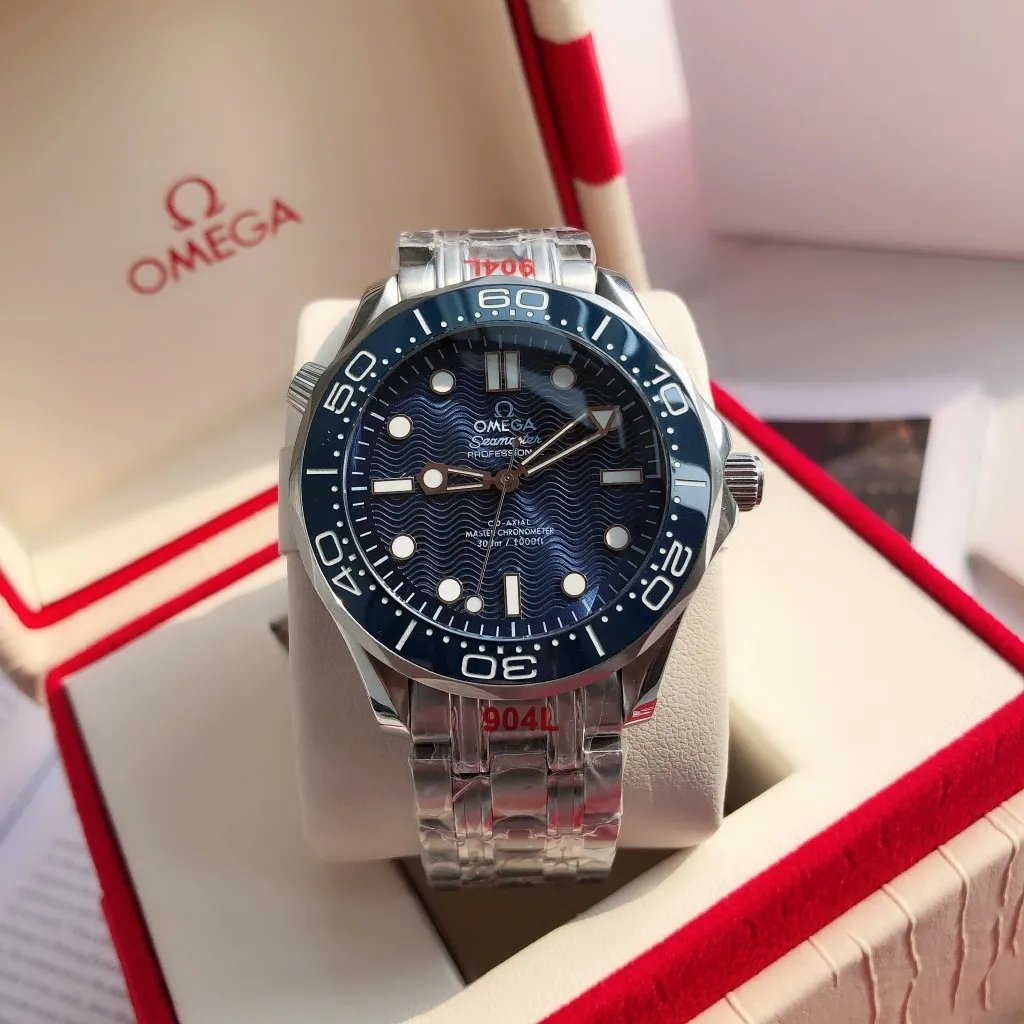 【High-end replica】💰1240! 【Customized all-in-one machine】💰1920! Omega Seamaster 007 and Commemorative Edition Seamaster series are being upgraded and upgraded🔥 The new Seamaster Commemorative Edition 007 series watches have arrived🎉According to official synchronization and in-depth analysis of the original details! Always adhering to the practical value, there is no best, only better upgrade concept, bringing the entire series of Omega Seamaster watches with the new Citizen movement to the top again! [Movement] Equipped with 💯 brand new imported 9015 all-in-one automatic mechanical movement, original see-through design, 0️⃣repair, accurate running time, strong practicality [Case] ​​Made of 316L fine steel case, equipped with the same level of original one-way rotating timing ring [Bracelet] 316 fine steel five-bead bracelet, solid material and stable texture. The actual picture is a customized all-in-one machine!