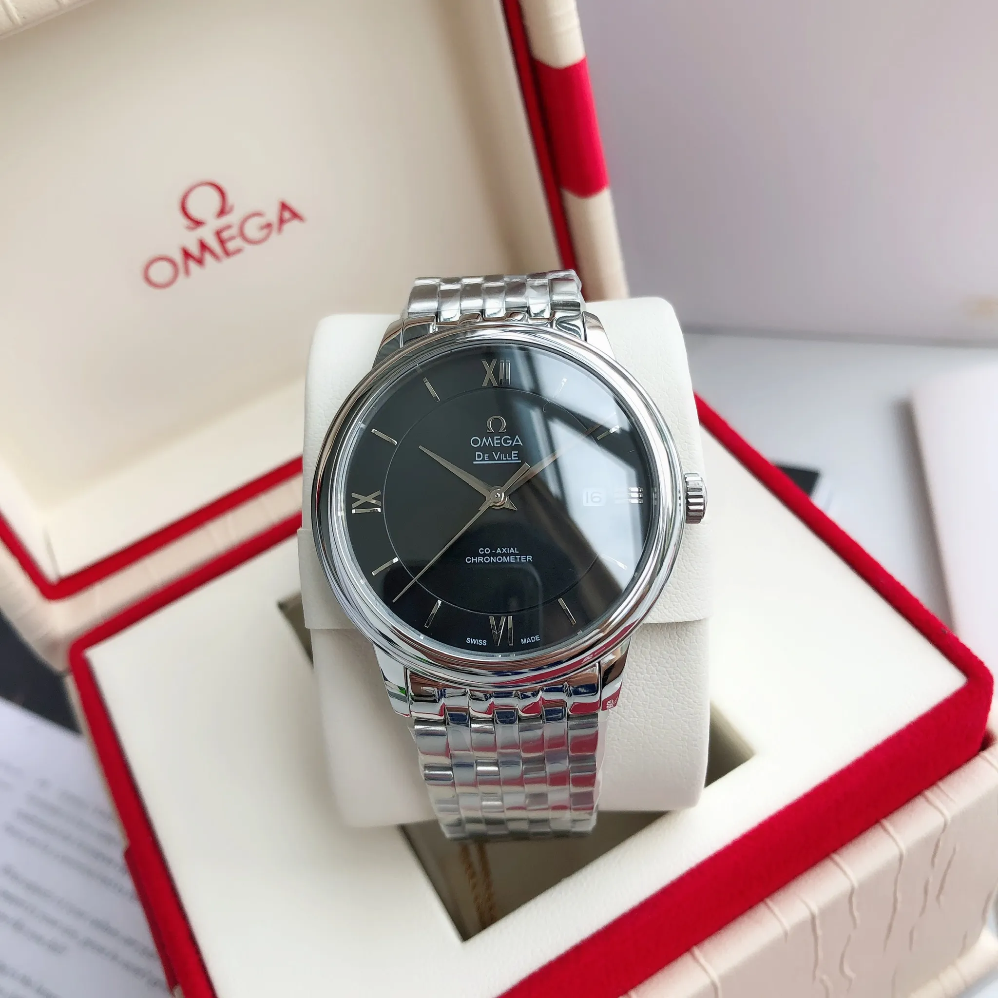 【High-end replica】💰1160! 【Customized all-in-one machine】💰1720! 2023 upgraded blockbuster model - Omega Butterfly De Ville series men's watch [Casual, simple and classic hot model] After the De Ville series was discontinued last year, the factory persisted in adhering to the concept of providing better prices and being more people-friendly. It spent nearly a year strictly controlling and selecting high-quality suppliers of various accessories. Thanks to the strong support of a replica factory, it has worked hard to create today's upgraded and high-quality products at the same price‼ ️ This upgrade uses the same-level lettering from a certain factory, corrects the original synchronous stretch clasp, and passes the factory damage test to ensure excellent quality [Movement] Equipped with zero repair 💯 Brand new Citizen 9015 all-in-one automatic mechanical movement, precise travel time and long-lasting, highly recognized by watch friends [Case] 316L stainless steel case, modified and beautiful body The bottom cover is embossed according to the original synchronized track text. The 39.5mm shell size adheres to the same original details. Curved dial. 100-meter depth waterproof. Scratch-resistant sapphire mirror. [Bracelet] Use 316L stainless steel bracelet with original folding stretch buckle of the same material or calfskin strap. This picture is a real shot of a customized all-in-one machine!