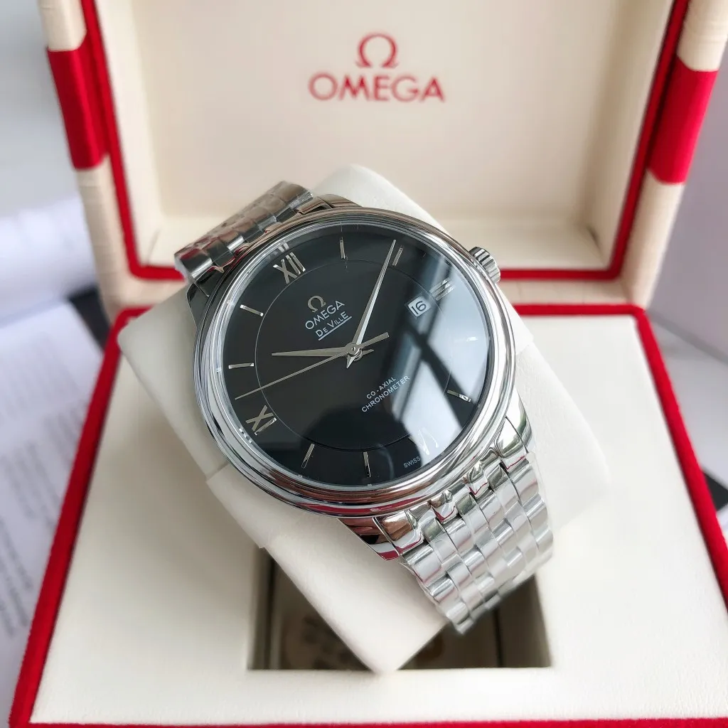 【High-end replica】💰1160! 【Customized all-in-one machine】💰1720! 2023 upgraded blockbuster model - Omega Butterfly De Ville series men's watch [Casual, simple and classic hot model] After the De Ville series was discontinued last year, the factory persisted in adhering to the concept of providing better prices and being more people-friendly. It spent nearly a year strictly controlling and selecting high-quality suppliers of various accessories. Thanks to the strong support of a replica factory, it has worked hard to create today's upgraded and high-quality products at the same price‼ ️ This upgrade uses the same-level lettering from a certain factory, corrects the original synchronous stretch clasp, and passes the factory damage test to ensure excellent quality [Movement] Equipped with zero repair 💯 Brand new Citizen 9015 all-in-one automatic mechanical movement, precise travel time and long-lasting, highly recognized by watch friends [Case] 316L stainless steel case, modified and beautiful body The bottom cover is embossed according to the original synchronized track text. The 39.5mm shell size adheres to the same original details. Curved dial. 100-meter depth waterproof. Scratch-resistant sapphire mirror. [Bracelet] Use 316L stainless steel bracelet with original folding stretch buckle of the same material or calfskin strap. This picture is a real shot of a customized all-in-one machine!