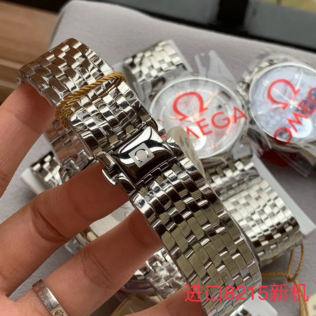 【High-end replica】💰960! 【Top replica】💰1840! Omega Die Flying Series Movement: Purely imported Citizen 8215 new machine from Japan Case material: 316L stainless steel CNC engraving Ultra-precision Waterproof depth 100 meters🏊‍♀️🏊🏊 Literal: The latest version of the De Ville orbit dial, the pins are butt welded and inlaid with the same process as genuine products (the first in the industry) Diameter: 39.5*9.7mm (the only one on the market that is consistent with the genuine products) Product grade: Super A Glass: Imported sapphire glass (0 difference in exposure and transparency compared to the original) Belt: Genuine American alligator leather strap (black/brown): 316L steel professionally polished by top masters/gloss/roundness/comfort/same quality as genuine Buttons: Original easy-to-tie pin buckle Bottom cover: Brushed process ➕The fineness of the embossed LOGO can be magnified and refined.