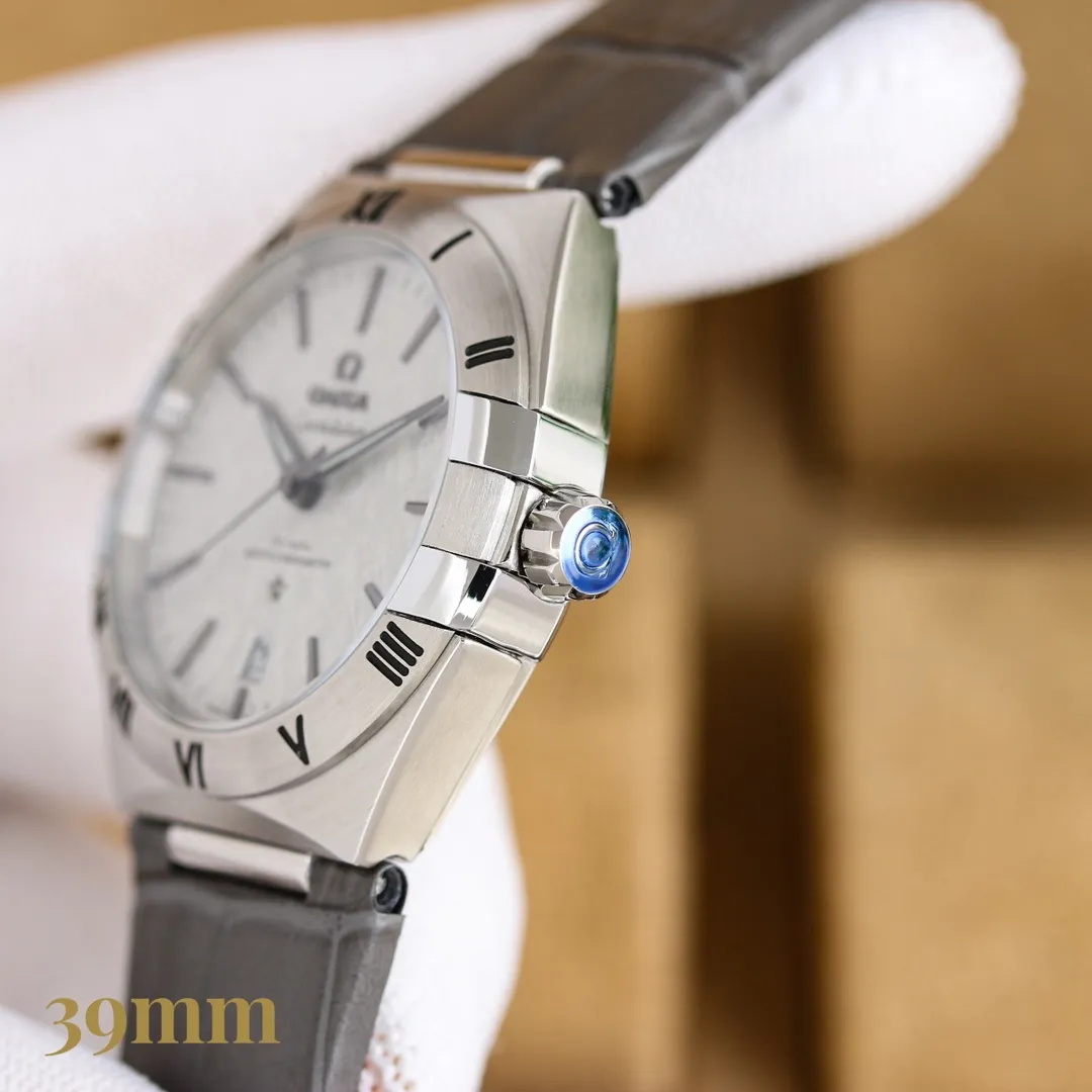 【Customized all-in-one machine】💰1720! Omega fifth generation constellation series! Brand new original size 39MM watch! Fully automatic imported Citizen mechanical movement, a hot-selling item in 2024‼ ️ [Movement] The original imported 9015 all-in-one movement, the see-through bottom movement can be seen at a glance, perfectly presented [Case] ​​316L stainless steel case, made by exclusive CNC technology, with arched double-dived sapphire mirror, clear text lines and well-proportioned checkered pattern, three-degree waterproof, watch diameter 39/11mm [Bracelet] Imported rubber tape from Italy with original folding clasp, please pay attention to the details