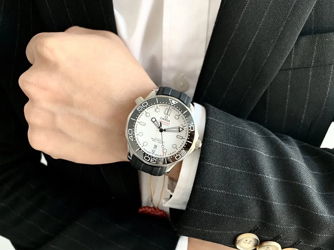【Foreign trade import】💰1160! OMEGA - OMEGA🎉🎉🎉Seamaster series men's watch imported rubber strap, fully automatic mechanical movement, practical and strong 316L stainless steel case, original synchronous shell curvature [bracelet] imported rubber strap body is comfortable and durable, stainless steel strap achieves eternity, appreciate the Omega Master watch