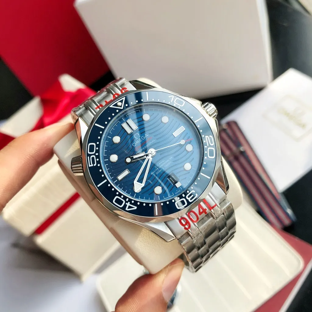 【High-end replica】💰1160! Omega Seamaster 2022 is the pinnacle of annual upgrades. The new Seamaster series 300-meter diving watch produced by GD has arrived. Feedback is coming! Always adhering to the practical value, there is no best, only better upgrade concept, bringing the entire series of Omega Seamaster watches with the new Citizen movement to the top again! [Movement] Equipped with 💯 brand new Japanese original Citizen 8215 automatic mechanical movement, original see-through design, 0️⃣repair, accurate running time, strong practicality [Case] Made of 316L stainless steel case, equipped with the only original ceramic one-way rotating chronograph ring in its class [Bracelet] 316 stainless steel five-bead bracelet, equipped with the only original push-pull adjustable clasp in its class. The steel belt model comes with an original woven cloth strap, buy one get one free, the best value in its class ⚠️Please look for GD exclusive details and quality