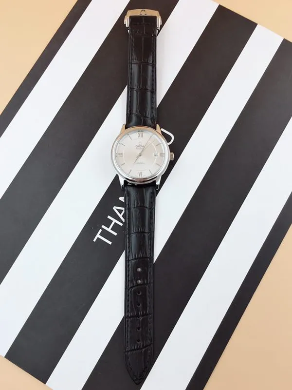 [Foreign Trade Import] 💰870 Omega men's automatic mechanical watch has a simple dial design, which is stable and fashionable. Automatic mechanical movement, stable quality and reliable travel time. Calfskin strap with classic pin buckle, wear-resistant and durable.
