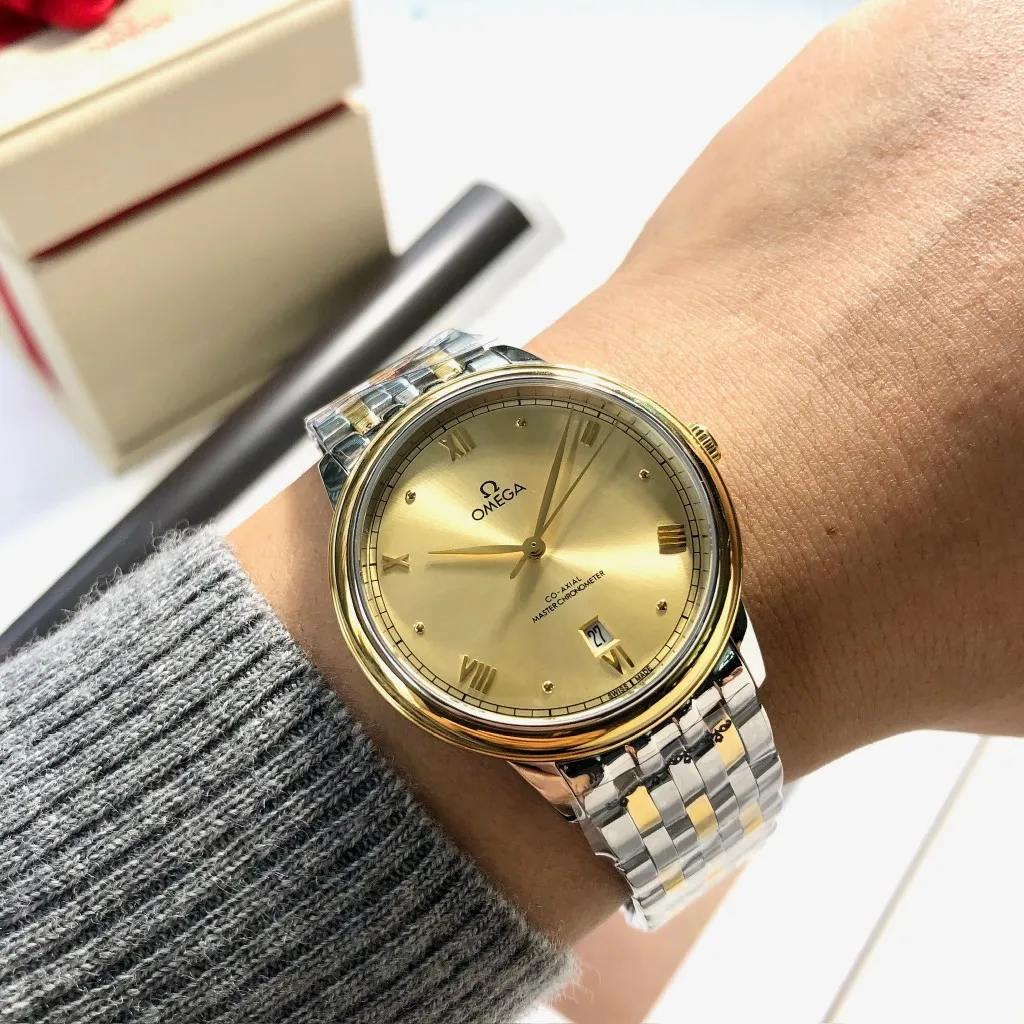 【High-end replica】💰1440! 【Customized all-in-one machine】💰1920! Omega De Ville's 2023 blockbuster new product - the third-generation De Ville series men's watch [casual, simple, classic and popular] the De Ville series once again refreshes its appearance and is consistent with the essence of the original. It is different from the second-generation De Ville updated in the same year. It adopts the same transparent bottom design as the original. On the basis of matching the imported Citizen movement, the original top is modified, which is perfect and as close to the genuine product as possible. [Movement] Equipped with the zero-repair 💯 brand-new Citizen 9015 all-in-one automatic mechanical movement, accurate travel time, long-lasting durability, and highly recognized by watch friends [Case] 316L stainless steel case, modified and beautiful body. The bottom cover is embossed according to the original synchronized track literal, 39.5mm shell size, adhering to the same original details. Curved dial, deep waterproof, scratch-resistant sapphire glass [Bracelet] Using 316L stainless steel bracelet Optional with original folding stretch clasp or calfskin strap of the same material