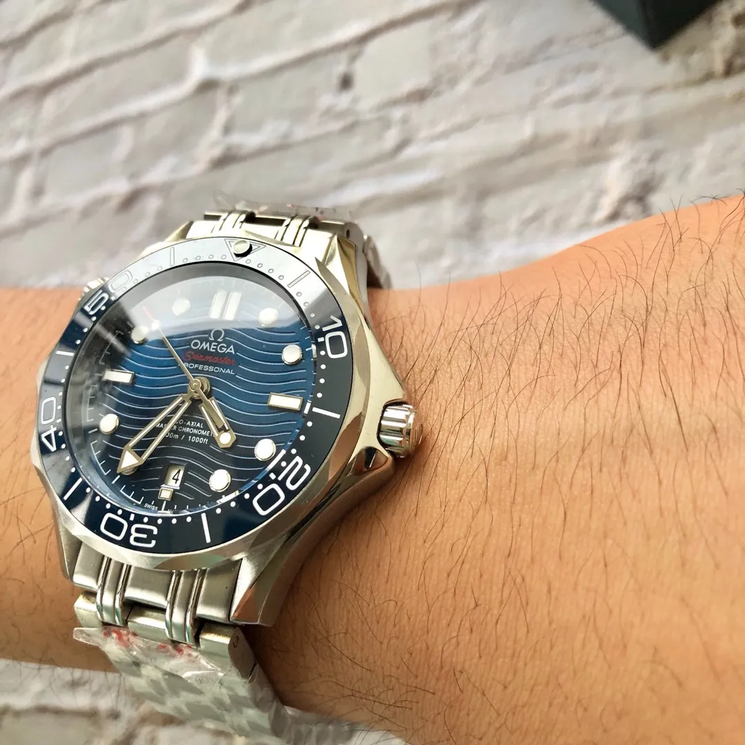 【High-end replica】💰1160! Omega Seamaster series ceramic rings are produced with strict and consistent details. 🇨🇳Original synchronization, the same size of 42mm, equipped with fully automatic imported machinery, can be installed with Citizen movements, and the mystery is optional. ✈️On the occasion of the 25th anniversary of the advent of diving watches, the new classic Seamaster series 300-meter diving watch was born against this background. This watch produced by Qiao Qiao really innovates and changes the brand's Haima series from the inside out.