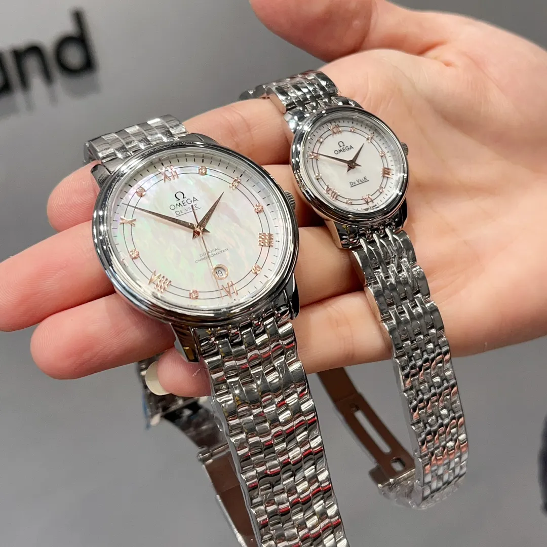 [High-end replica] 💰1160 each! Taiwan factory with red packaging gift bag Omega Butterfly Quartz series watch, women's size 27.4mm, men's 39mm, imported Swiss quartz movement, 316 stainless steel case, anti-scratch glass, unique mother-of-pearl dial, each piece of pattern is unique. Dazzling, quiet, calm and elegant, it must be a high-quality product