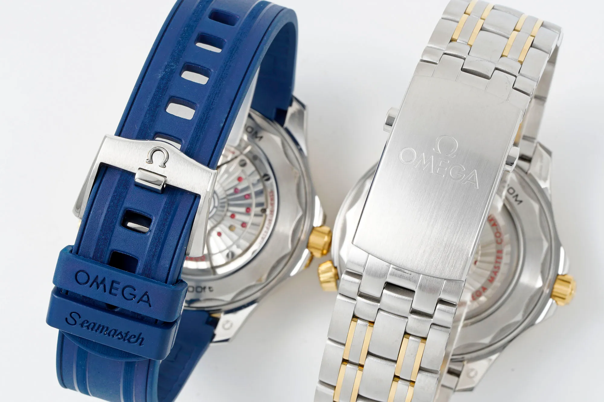 【Customized all-in-one machine】💰1720! 【Top Replica】💰3440! Omega Seamaster 300m series, 42mm, original 1-1 mold making now accepting reservations! The scales and characters on the ceramic ring adopt the "white enamel" process and are not easy to turn yellow. They remain pure white and shiny for a long time and the characters are brighter. The exhaust valve at 11 o'clock has been changed to a conical shape, and the bare edge of the bottom line of the new 300-meter case is not that big. Upgraded strap headband can be bent to fit your hand better, buckle can be adjusted in length, customized 8800 movement, Grade A quality