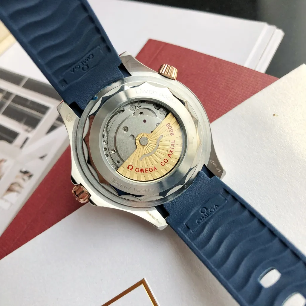 【High-end replica】💰1160! 【Customized all-in-one machine】💰1720! Omega Seamaster 2022 is the pinnacle of annual upgrades. The new Seamaster series 300-meter diving watch produced by GD has arrived. Feedback is coming! Always adhering to the practical value, there is no best, only better upgrade concept, bringing the entire series of Omega Seamaster watches with the new Citizen movement to the top again! [Movement] Equipped with 💯 brand new Japanese original Citizen 8215 automatic mechanical movement, original see-through design, 0️⃣repair, accurate running time, strong practicality [Case] ​​Made of 316L stainless steel case, equipped with the only original ceramic one-way rotating chronograph ring in its class ⚠️Please look for GD exclusive details and quality