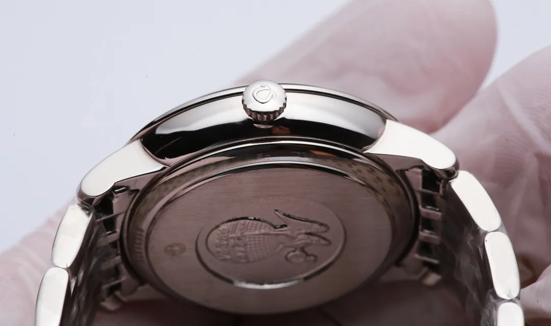 TW Taiwan factory 💰1900! Omega Butterfly Flying Saucer Series women's watch is produced in Taiwan factory: (This product has been strictly tested for waterproof pressure and is waterproof up to 200 meters🏊) ⚠️This model is shipped in the form of three codes in one. Returns and exchanges are all in three codes in one. Hope you understand!  Omega-OMEGA Deer Flying Butterfly Series Imported Swiss Quartz - Accurate Travel Time Swiss Quartz Women's Watch 316L Stainless Steel Perfect Texture Original Stretch Buckle (Same as Counter) Imported Double Sapphire Crystal Mirror (anti-scratch and wear-resistant) [Three Sizes in One] is the highest version on the market Women's size: 32.5mm thick 9mm (focus on original new machines) Focus is an attitude, produced by JH!