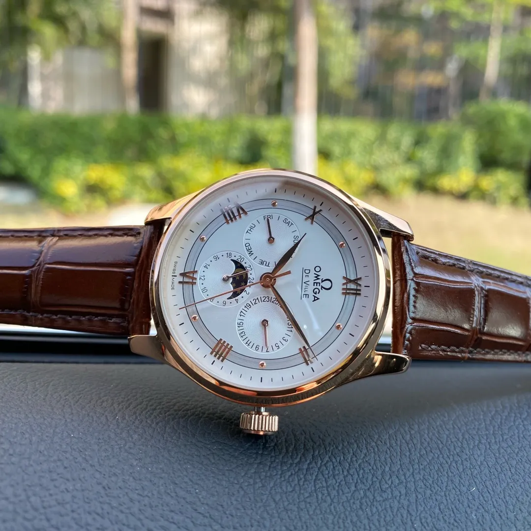【High-end replica】💰1720! OMEGA-OMEGA‼ ️Diefei series, six-hand moon phase watch debuts, simple and elegant, showing calmness and magnanimity! 1.Watch size 40X12 mm. Sword-shaped hands. 2. The dial has a classic Arabic dial, and the moon phase function at six o'clock rotates once a day. 3. [Strap Buckle] It adopts a retro imitation crocodile strap that is soft and comfortable and matched with Omega's classic embossed pin buckle. 4.【Movement】Using imported Citizen 8215 mechanical movement 🔥Continuously producing top-notch products🔥