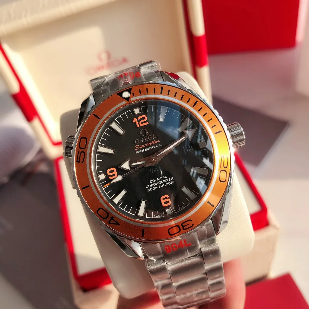 【High-end replica】💰1240! 【Customized all-in-one machine】💰1760! The 2023 new upgraded Omega Seamaster 600-meter diving watch rubber strap model has arrived in full color. The ceramic bezel is unique to the whole network. The internal repair is the Citizen 9015 all-in-one mechanical movement, and the external repair details are synchronized with the original ones. [Movement] Equipped with 💯 Brand new Japanese original Citizen 9015 automatic mechanical movement, original see-through design, corrected movement rotor, 0️⃣repair, accurate timing, strong practicality [Case] Made of 316L stainless steel, with gold plating in the exclusive vacuum furnace on the entire network, equipped with the only original ceramic one-way rotating chronograph ring in its class [Bracelet] The official synchronous rubber strap or 316 stainless steel five-bead bracelet of the Seamaster 600-meter diving watch is optional! This picture shows the quality of a customized all-in-one machine!