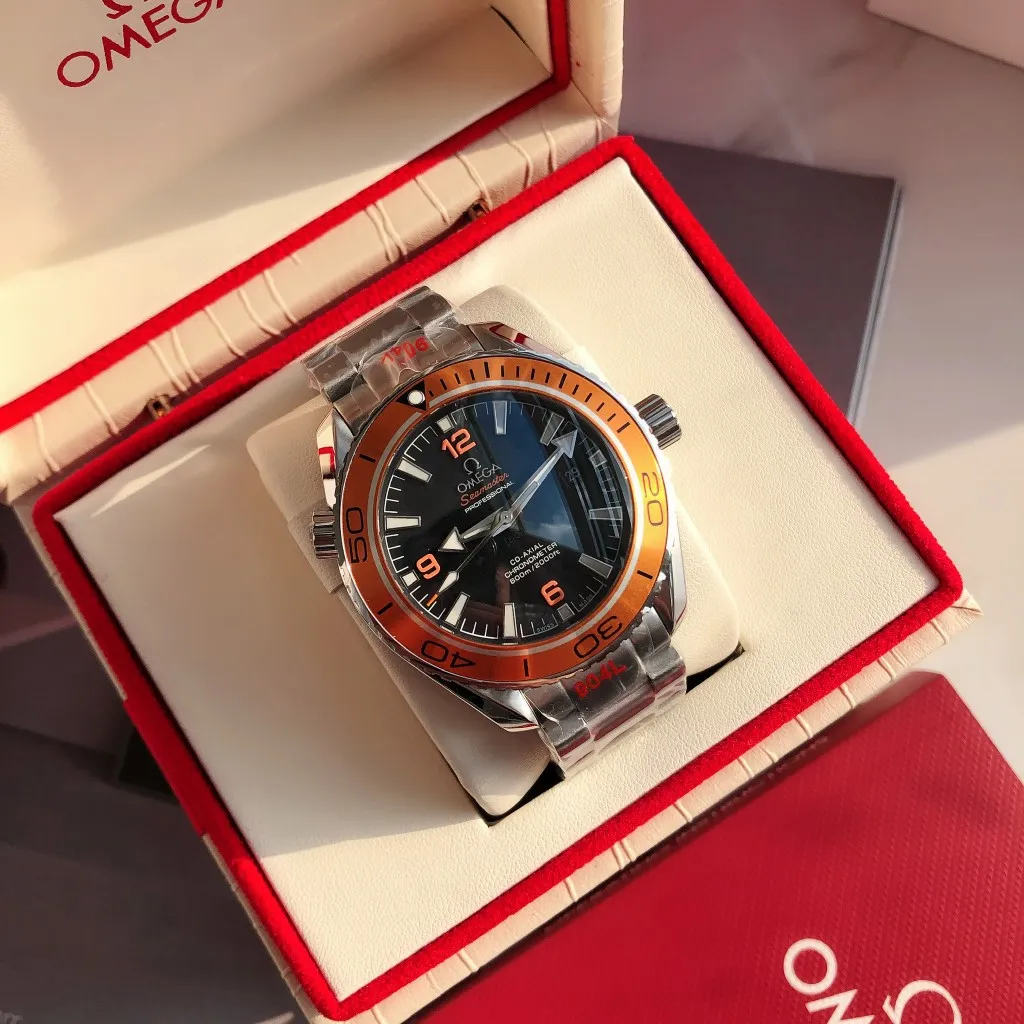 【High-end replica】💰1240! 【Customized all-in-one machine】💰1760! The 2023 new upgraded Omega Seamaster 600-meter diving watch rubber strap model has arrived in full color. The ceramic bezel is unique to the whole network. The internal repair is the Citizen 9015 all-in-one mechanical movement, and the external repair details are synchronized with the original ones. [Movement] Equipped with 💯 Brand new Japanese original Citizen 9015 automatic mechanical movement, original see-through design, corrected movement rotor, 0️⃣repair, accurate timing, strong practicality [Case] Made of 316L stainless steel, with gold plating in the exclusive vacuum furnace on the entire network, equipped with the only original ceramic one-way rotating chronograph ring in its class [Bracelet] The official synchronous rubber strap or 316 stainless steel five-bead bracelet of the Seamaster 600-meter diving watch is optional! This picture shows the quality of a customized all-in-one machine!