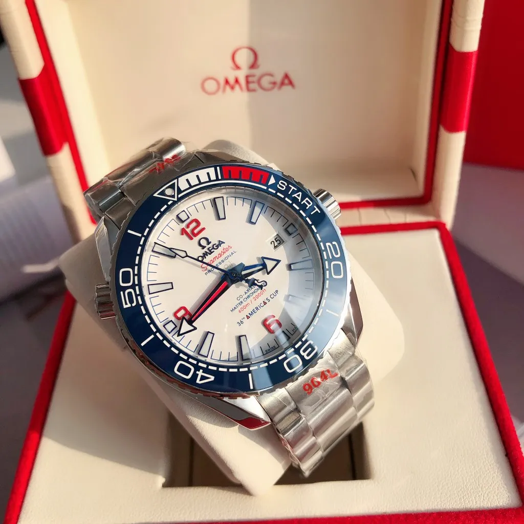 【High-end replica】💰1240! 【Customized all-in-one machine】💰1760! The 2023 new upgraded Omega Seamaster 600-meter diving watch rubber strap model has arrived in full color. The ceramic bezel is unique to the whole network. The internal repair is the Citizen 9015 all-in-one mechanical movement, and the external repair details are synchronized with the original ones. [Movement] Equipped with 💯 Brand new Japanese original Citizen 9015 automatic mechanical movement, original see-through design, corrected movement rotor, 0️⃣repair, accurate timing, strong practicality [Case] Made of 316L stainless steel, with gold plating in the exclusive vacuum furnace on the entire network, equipped with the only original ceramic one-way rotating chronograph ring in its class [Bracelet] The official synchronous rubber strap or 316 stainless steel five-bead bracelet of the Seamaster 600-meter diving watch is optional! This picture shows the quality of a customized all-in-one machine!
