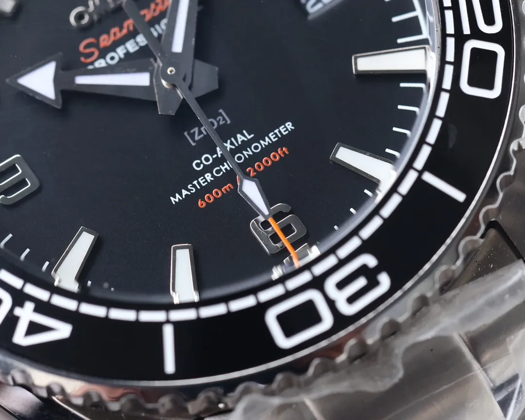 【Top replica】💰3300! Omega Planet Ocean 600 meters, the entire series of watches once again reaches the top! Five codes in one, warranty card, diamond card, observatory certification card, hang tag, etc. Exclusive number 87895505, exclusive quality, exclusive packaging. In 2021, the official website strongly recommends the exclusive quality of the Seamaster series 600-meter diving watch. [Model] 215.32.44.21.01.001 [Movement] Equipped with 8900/8906 automatic mechanical movement, original see-through design, corrected movement, accurate running time, strong practicality, 100% waterproof [Glass] With arched wear-resistant glass, diameter 43.5mm, thickness 15.5mm [Case] Made of 316L stainless steel, post-processed and polished, equipped with the only original ceramic ring in its class with an original one-way rotating timing ring. [Watch strap] Belt/tape/steel strap, buckle steel strap 316L fine steel brushed and polished, Italian imported cowhide with imported frog glue, steel strap with same-level original Omega stretch buckle, same-level value, please certify exclusive details, exclusive quality code is 87895505 Authentic copy-Reprint🔥Top product, high quality products constantly🔥